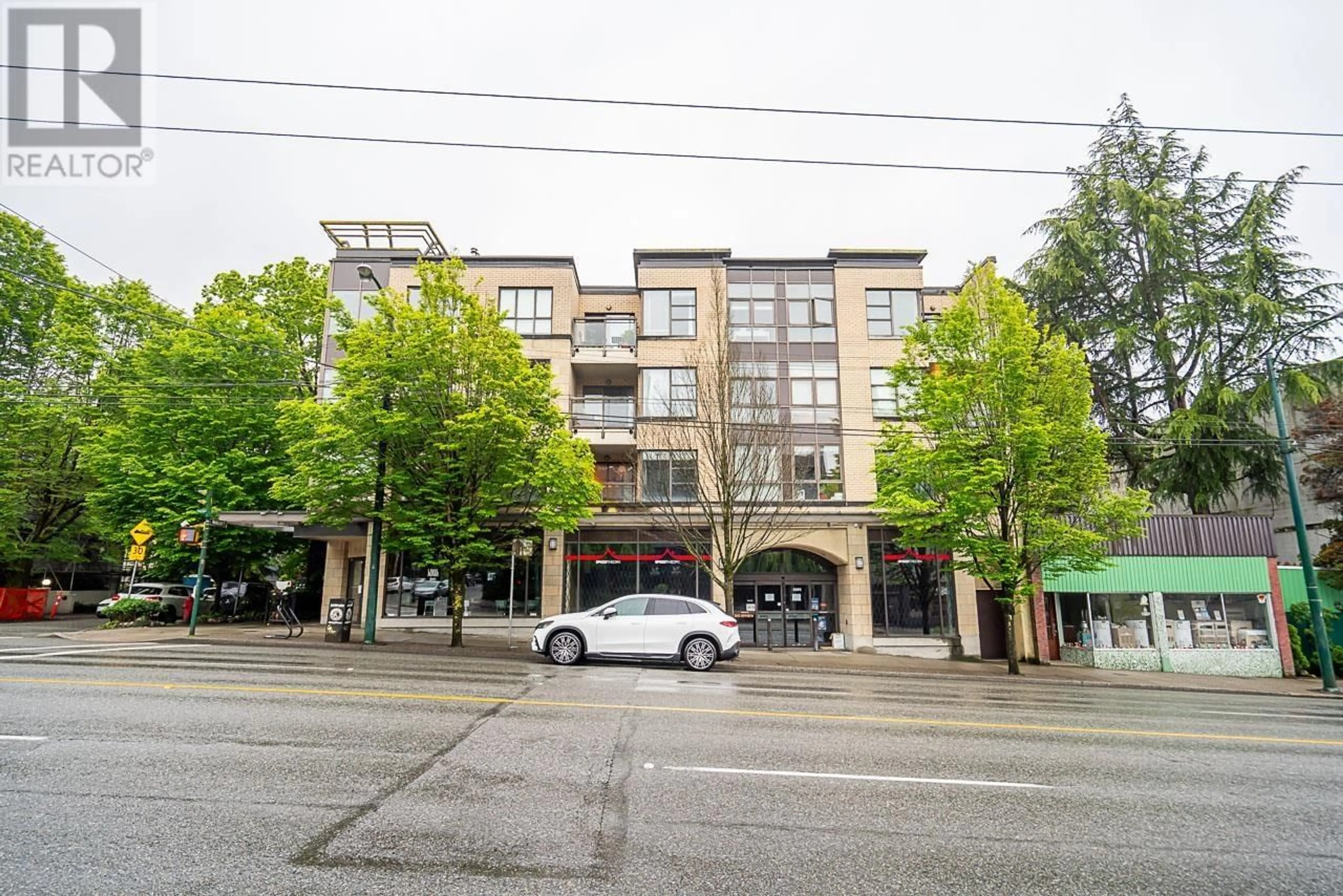 A pic from exterior of the house or condo for 301 2015 TRAFALGAR STREET, Vancouver British Columbia V6K1P7