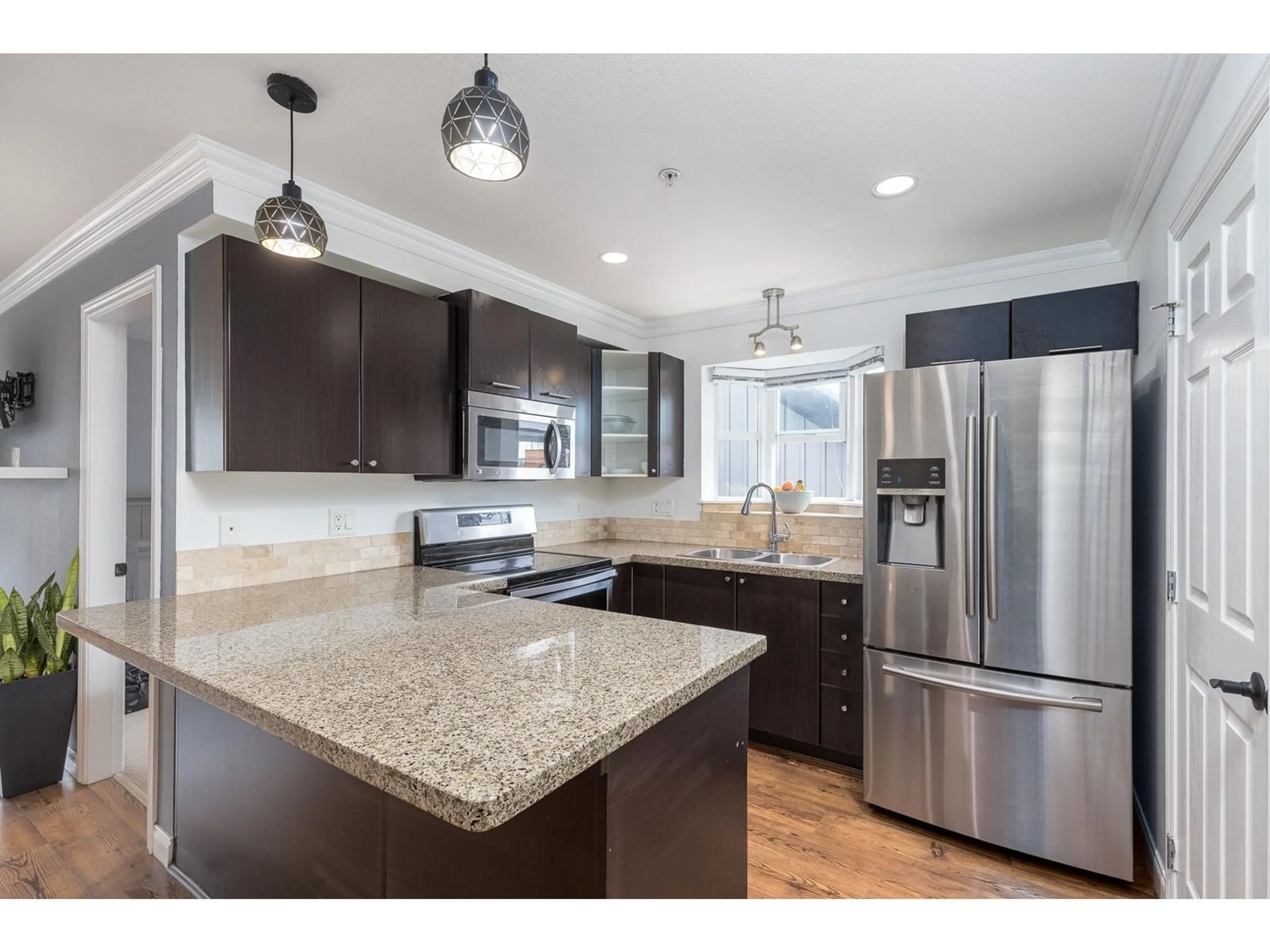 Contemporary kitchen for 301 5474 198 STREET, Langley British Columbia V3A1G2