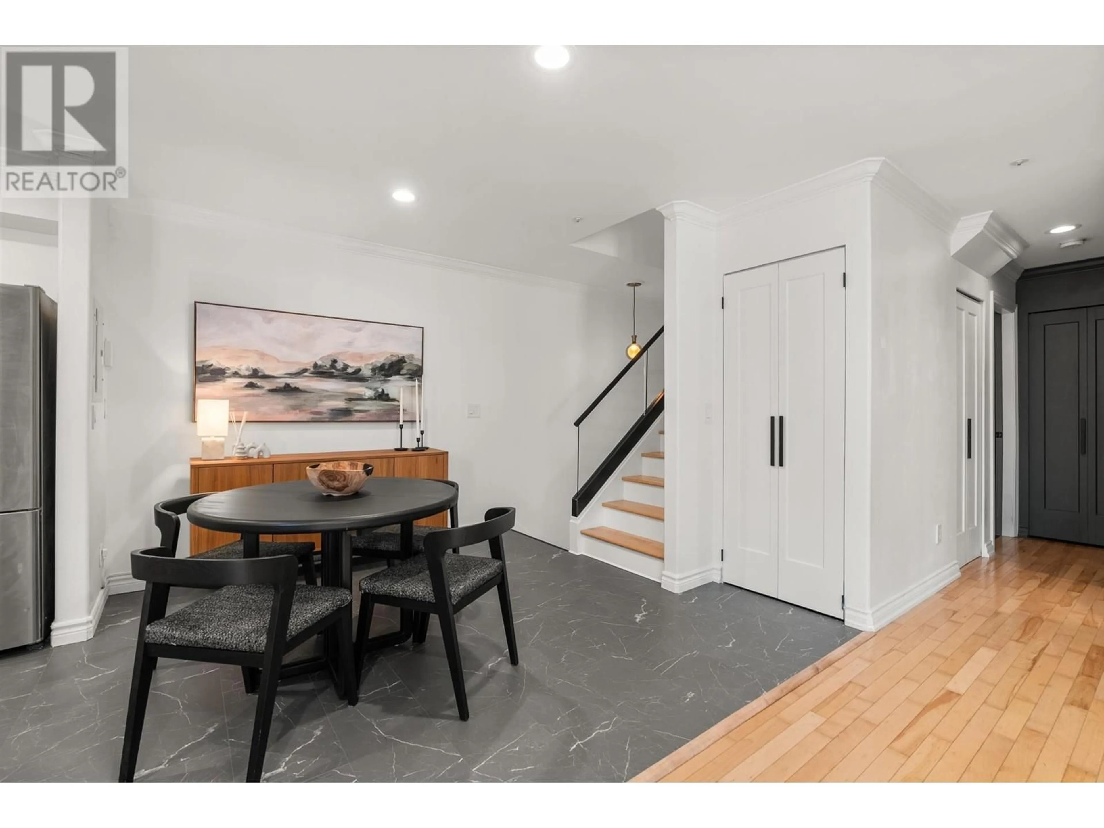 Indoor entryway for 2 46 W 12TH AVENUE, Vancouver British Columbia V5Y1T5