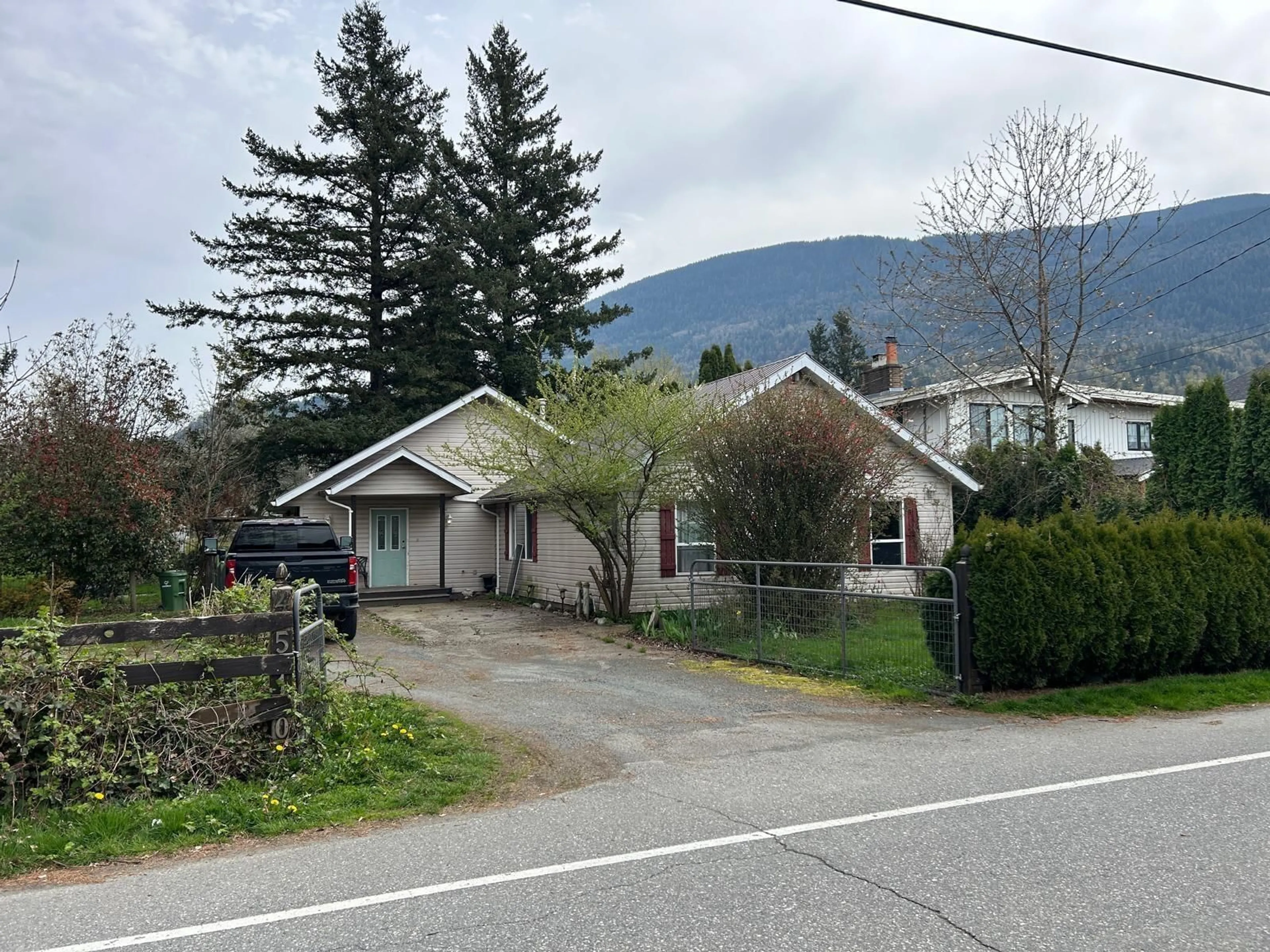 Frontside or backside of a home, the street view for 4510 COMMUNITY STREET, Chilliwack British Columbia V2R5C9