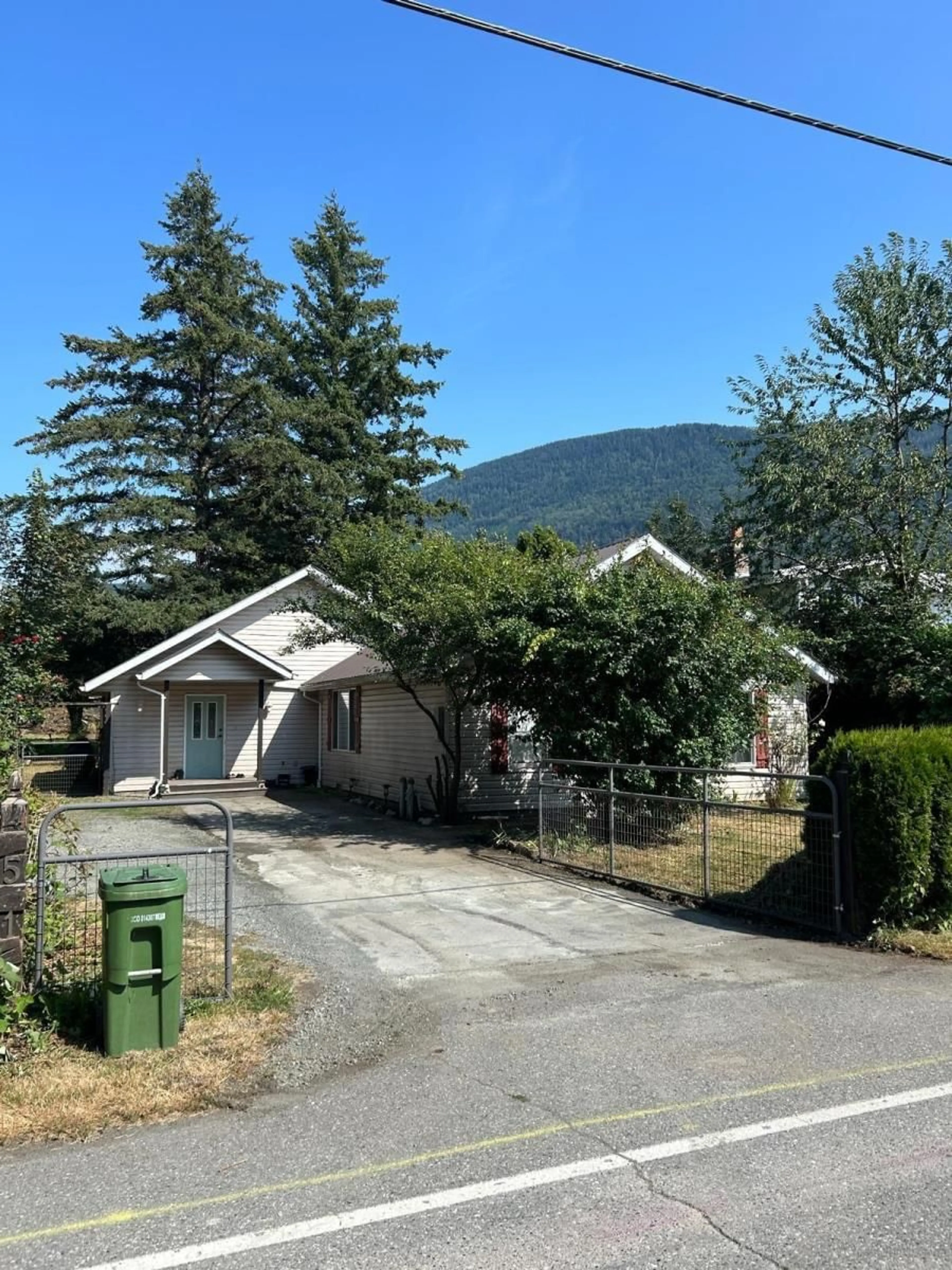 Frontside or backside of a home, cottage for 4510 COMMUNITY STREET, Chilliwack British Columbia V2R5C9