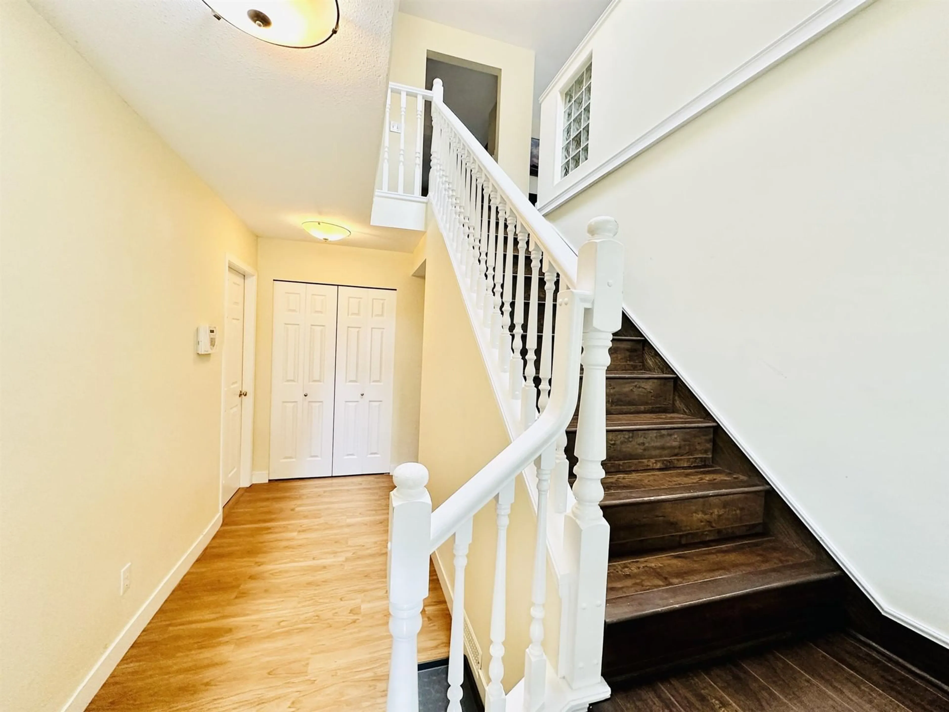 Indoor foyer for 15727 81A AVENUE, Surrey British Columbia V4N0S5