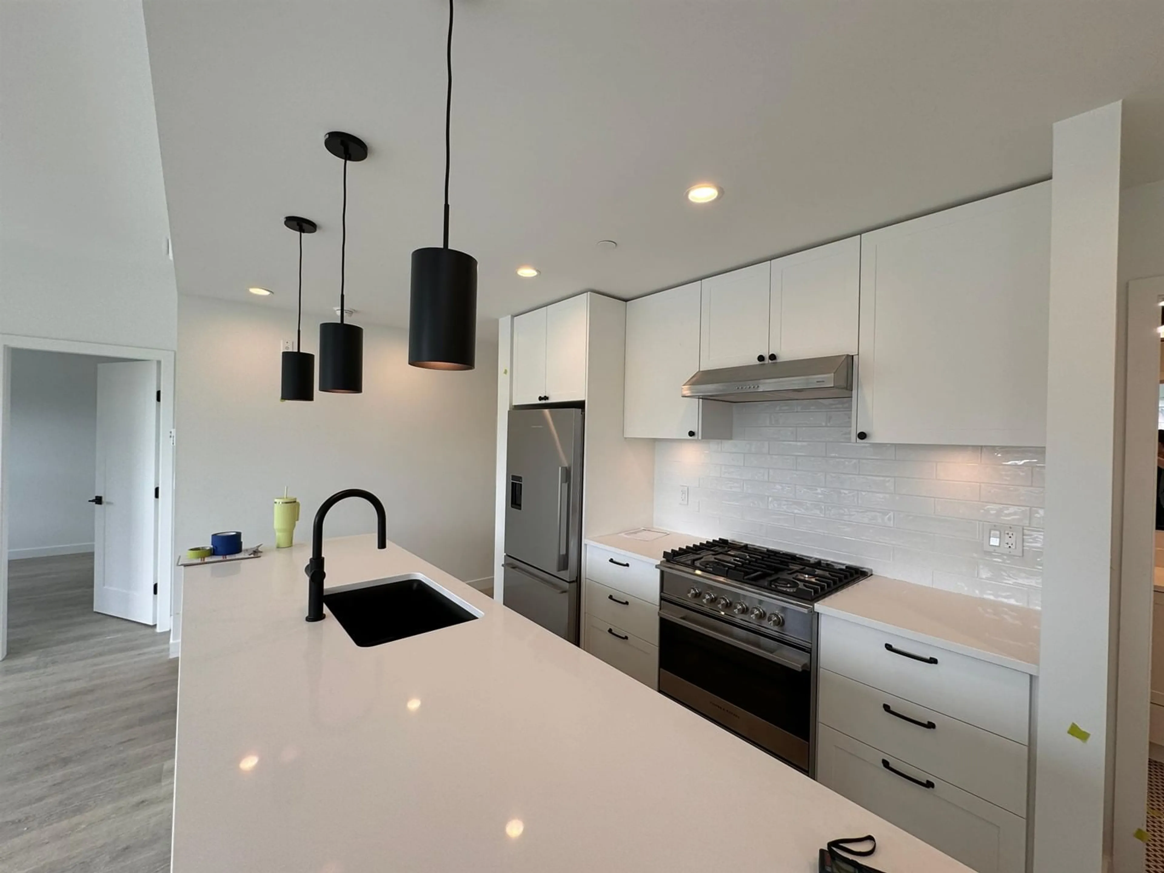 Contemporary kitchen for 311 2425 166 STREET, Surrey British Columbia V0V0V0