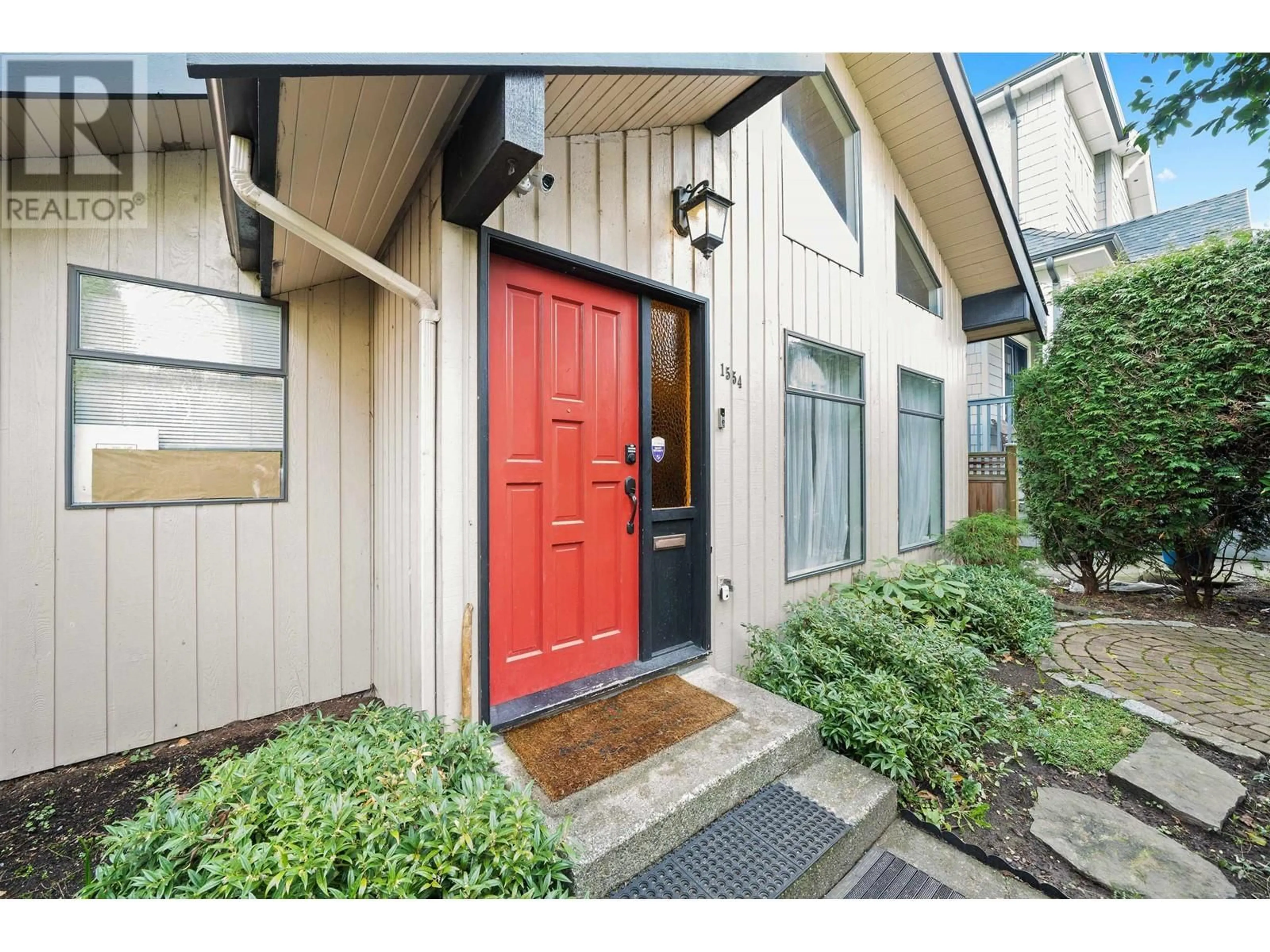 Indoor entryway for 1554 W 65TH AVENUE, Vancouver British Columbia V6P2R1