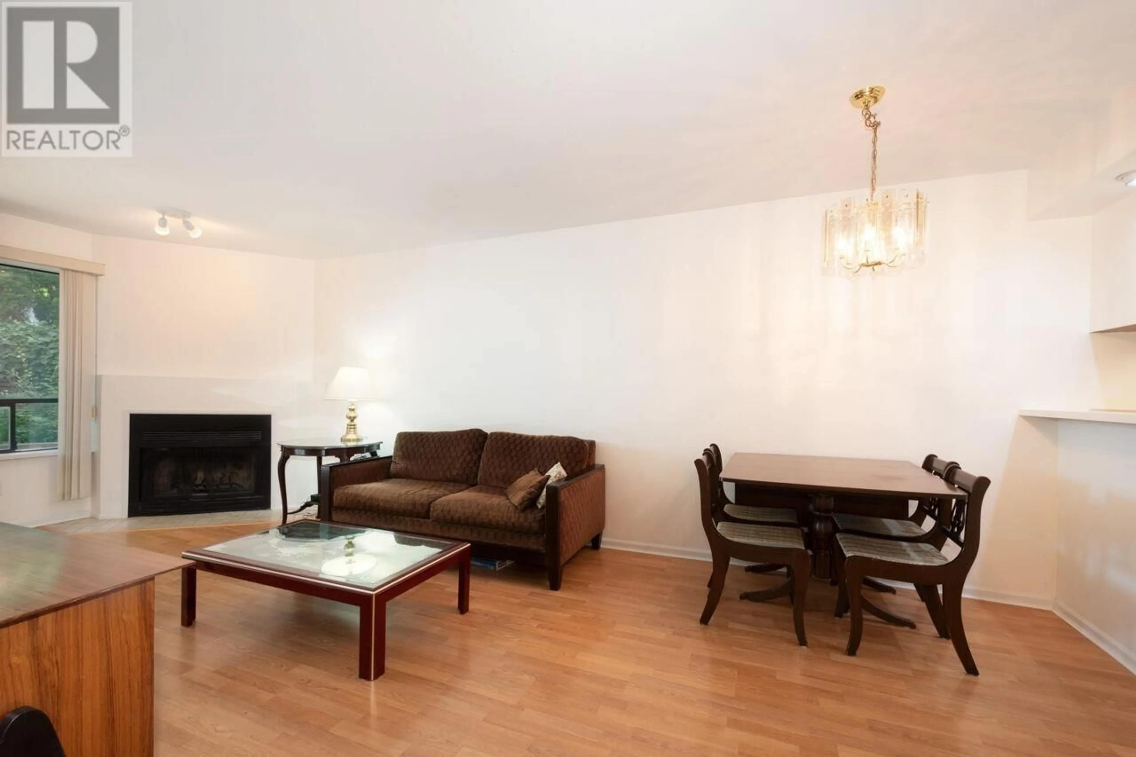 Living room for 102 2466 W 3RD AVENUE, Vancouver British Columbia V6K1L8