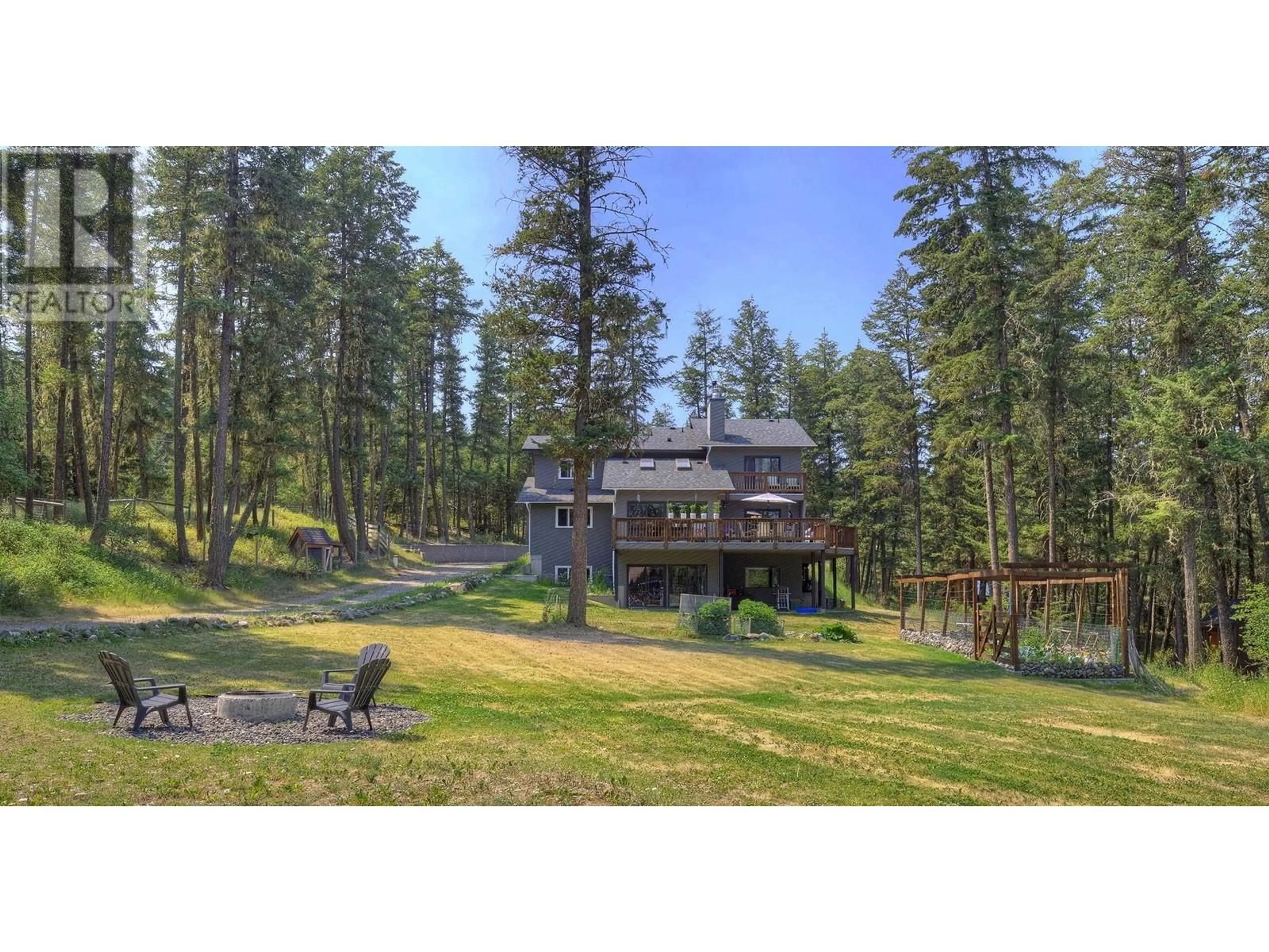 Cottage for 586 ROBERTS DRIVE, Esler / Dog Creek British Columbia V2G5K1