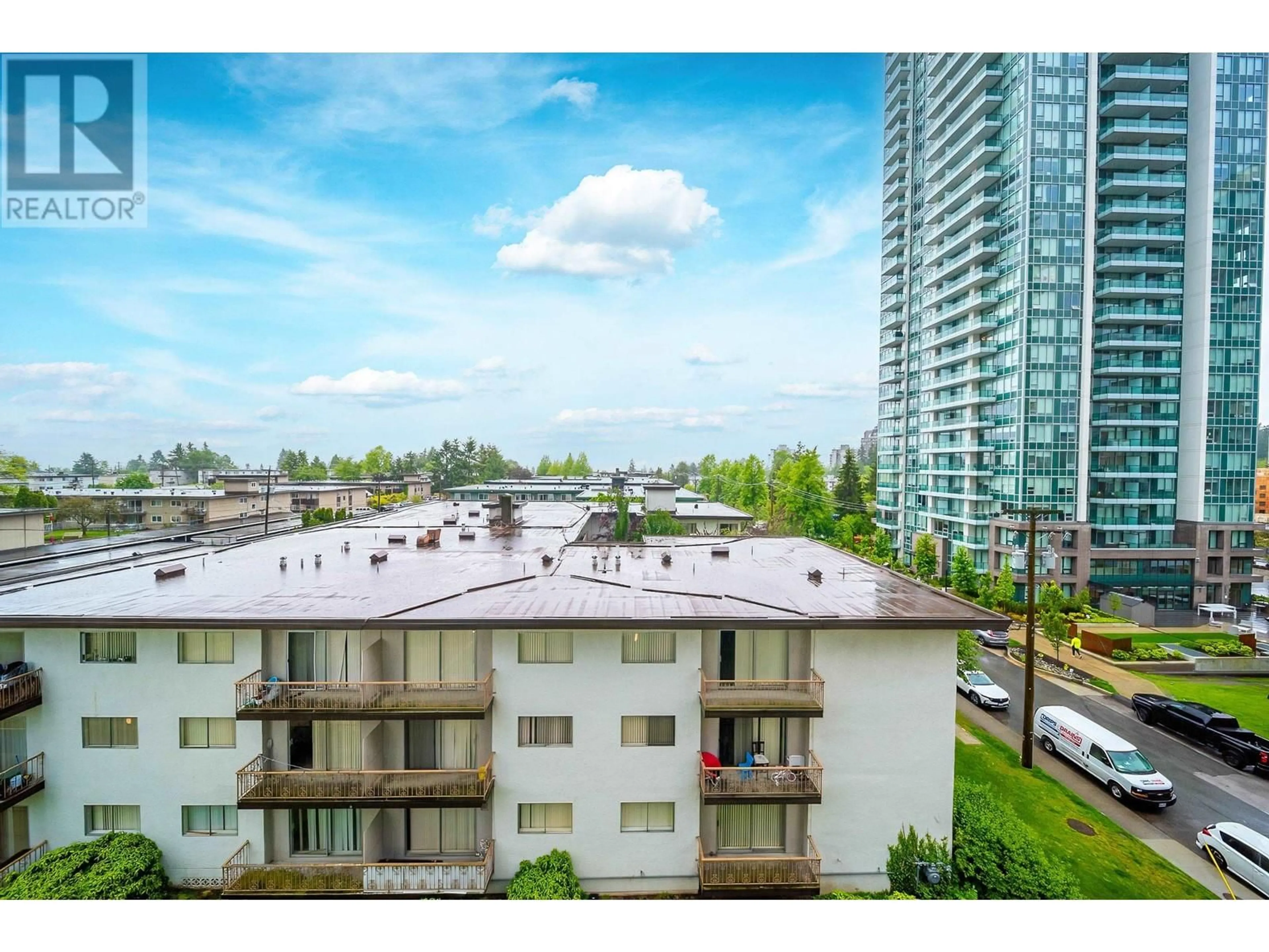 A pic from outside/outdoor area/front of a property/back of a property/a pic from drone, city buildings view from balcony for 502 - 6398 SILVER AVENUE, Burnaby British Columbia V5H0K7