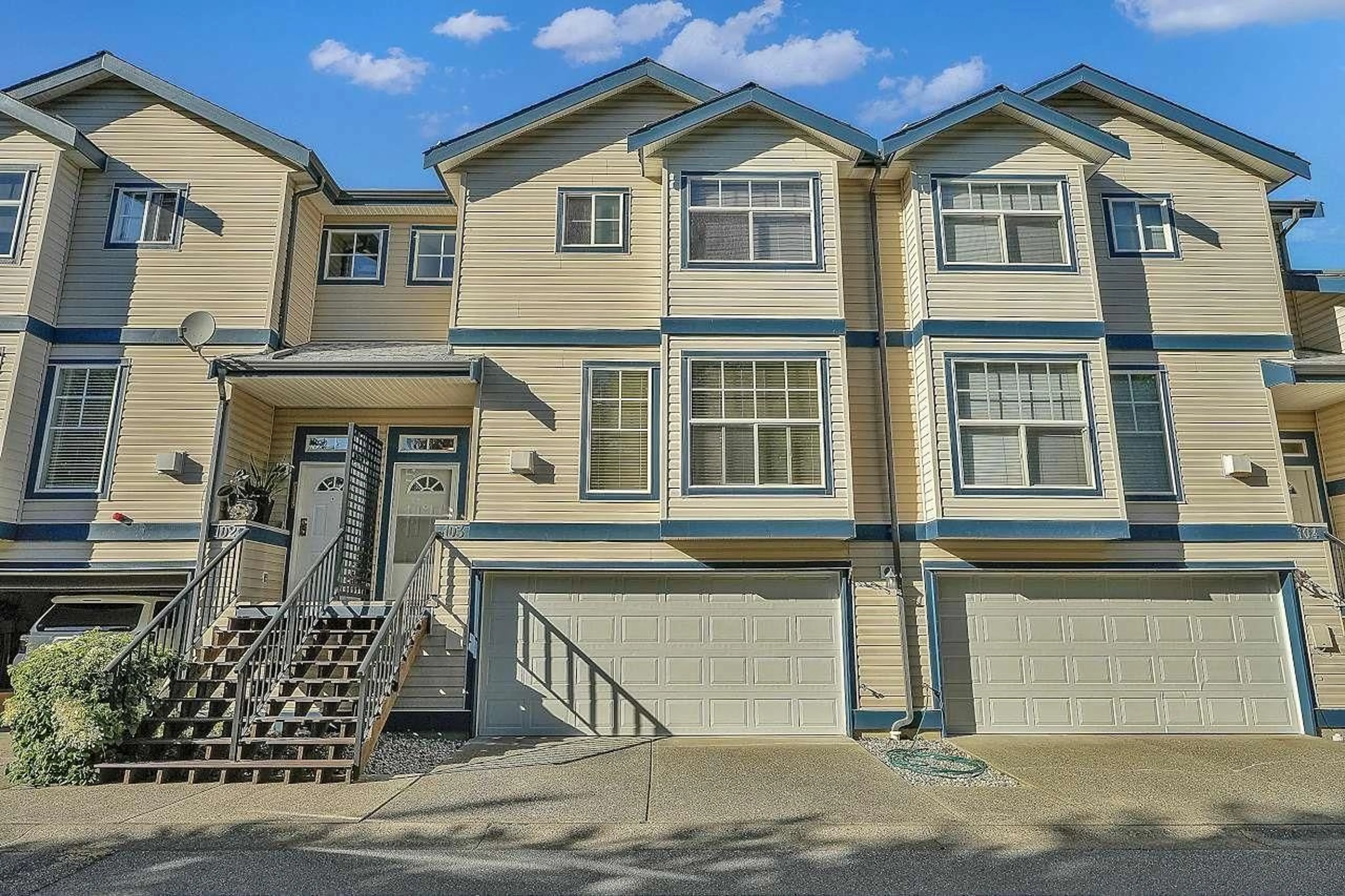 A pic from exterior of the house or condo for 103 9118 149 STREET, Surrey British Columbia V3R3Z6