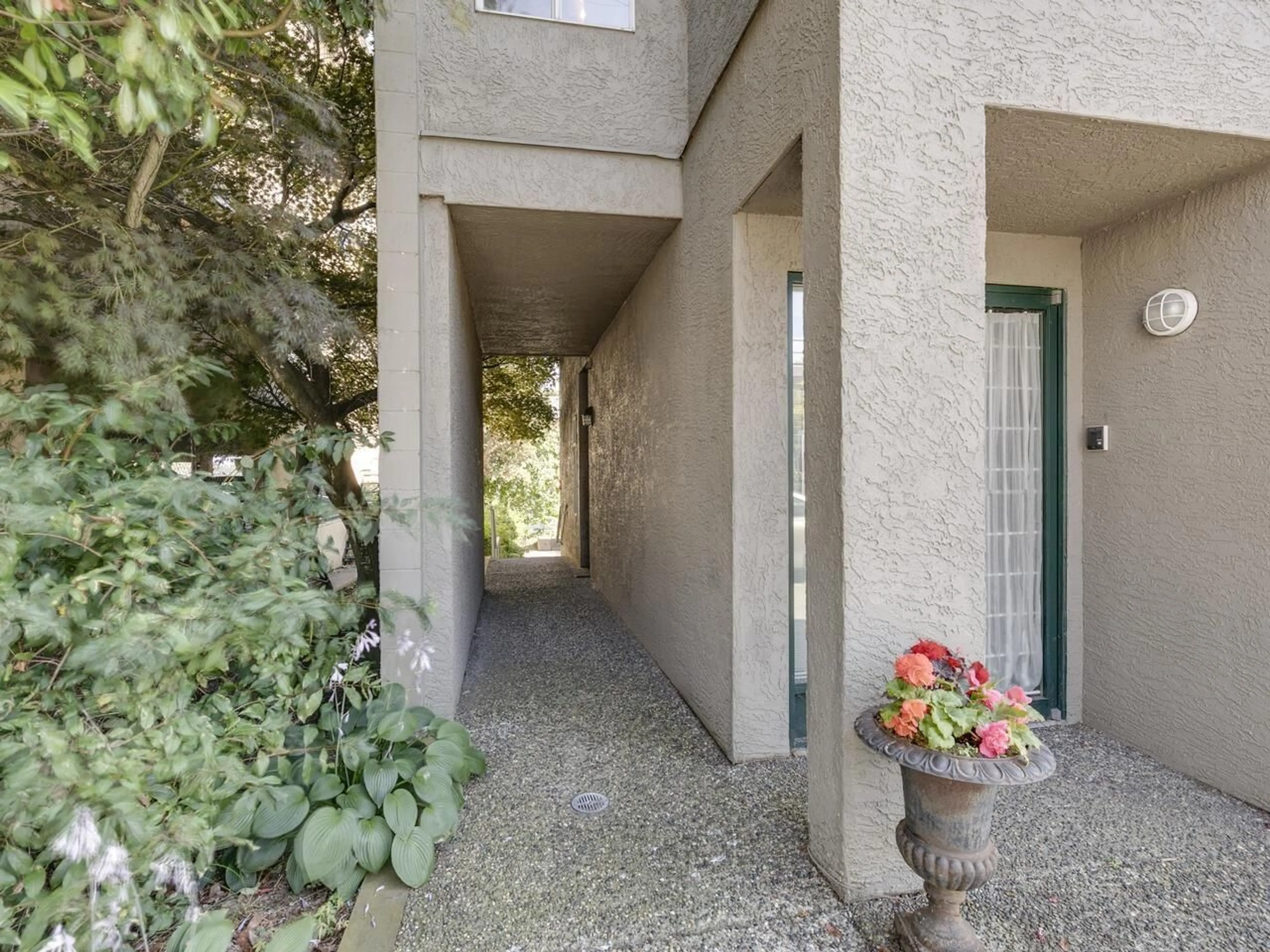 Indoor foyer for 104 - 33344 2ND, Mission British Columbia V2V1K3