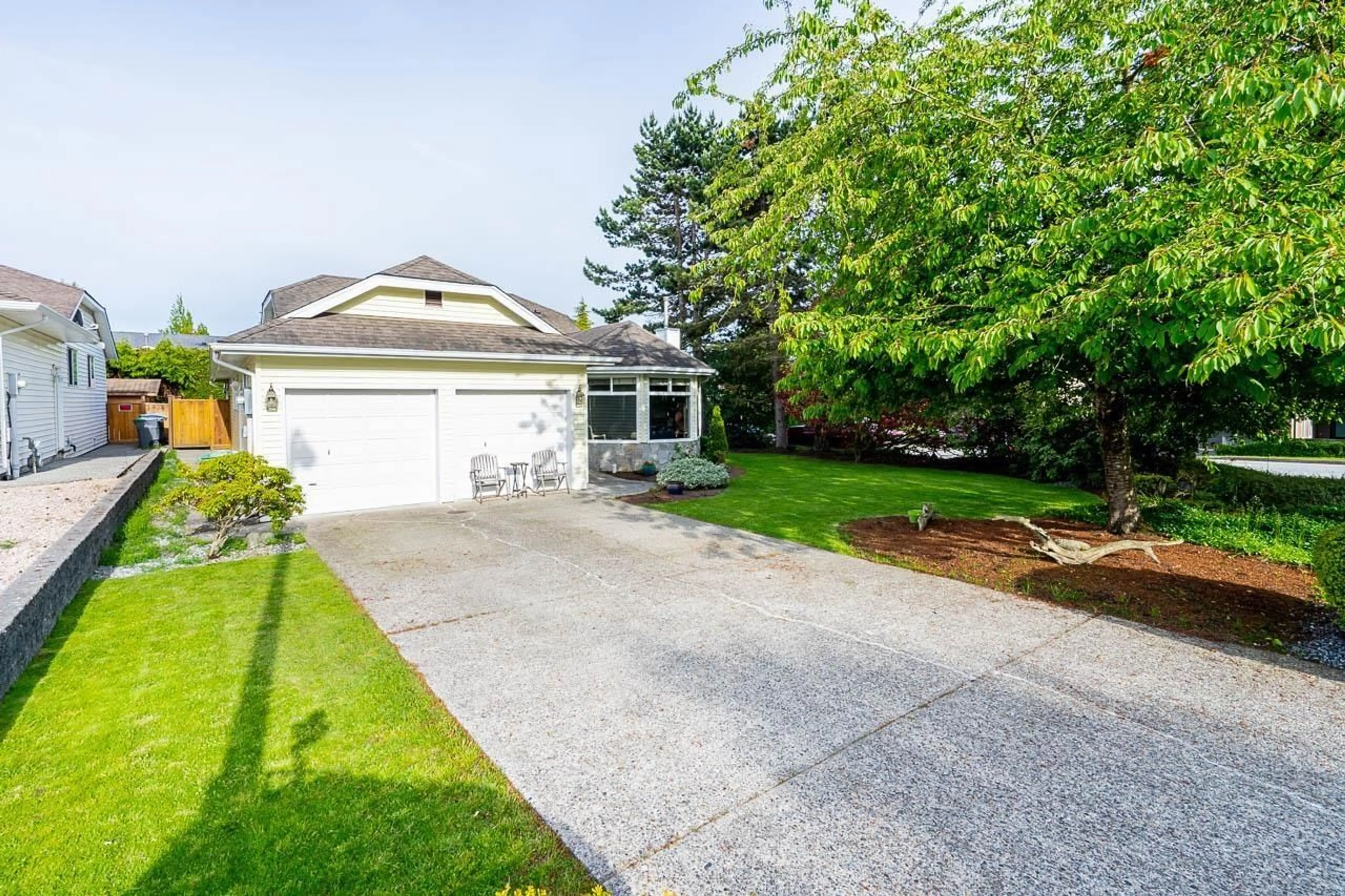 Frontside or backside of a home for 16137 10 AVENUE, Surrey British Columbia V4A1A7