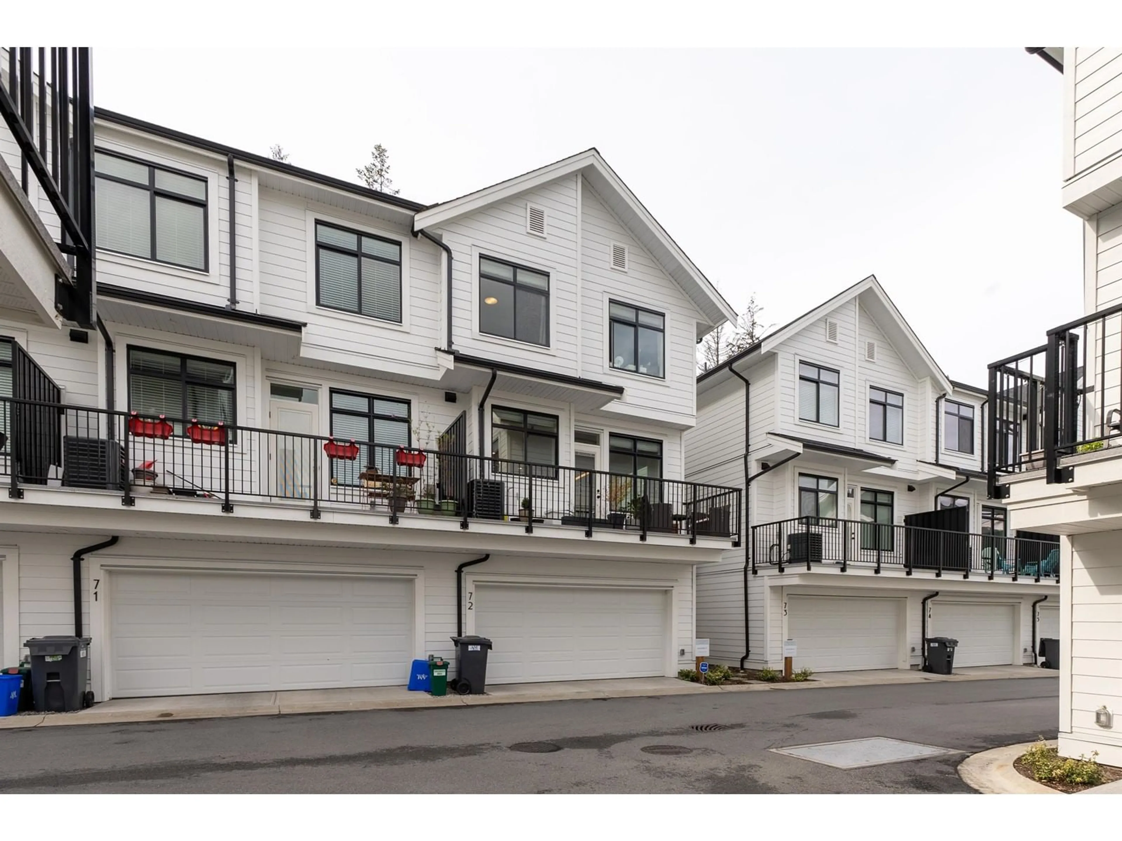 A pic from exterior of the house or condo for 72 17557 100 AVENUE, Surrey British Columbia V4N6V5