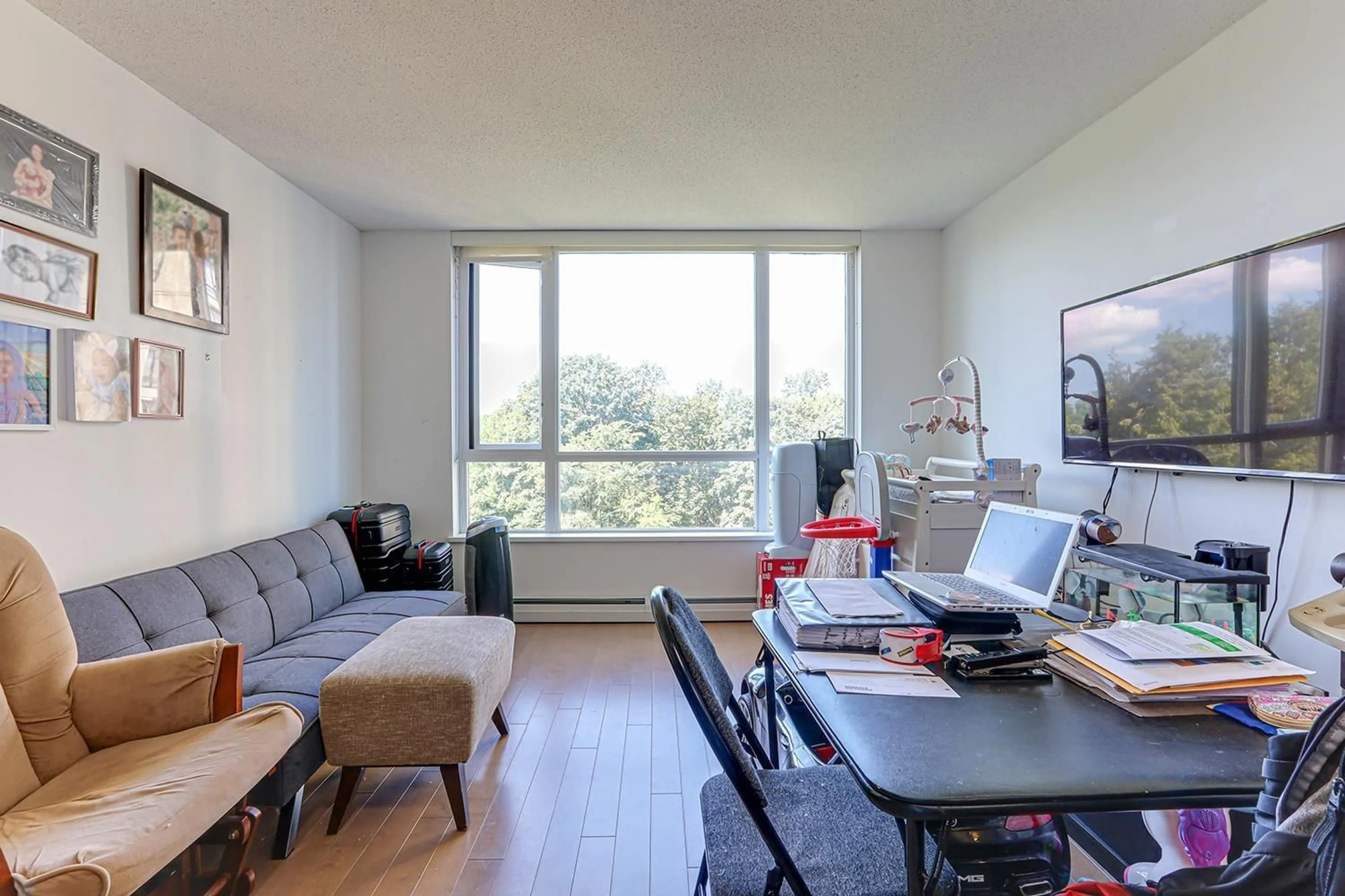 A pic of a room, wood floors for 605 10777 UNIVERSITY DRIVE, Surrey British Columbia V3T0E6