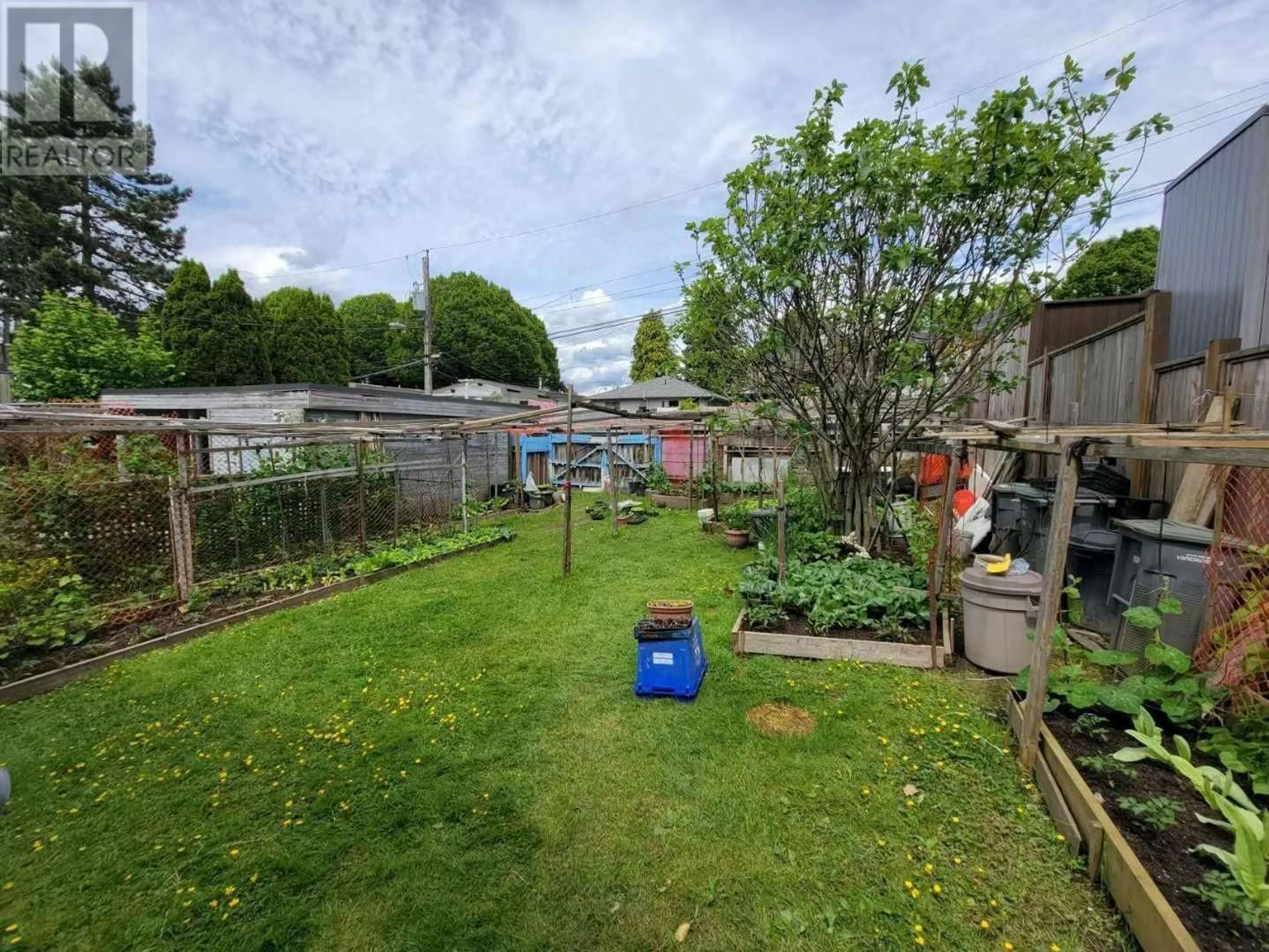 Fenced yard for 2719 DUKE STREET, Vancouver British Columbia V5R4S8