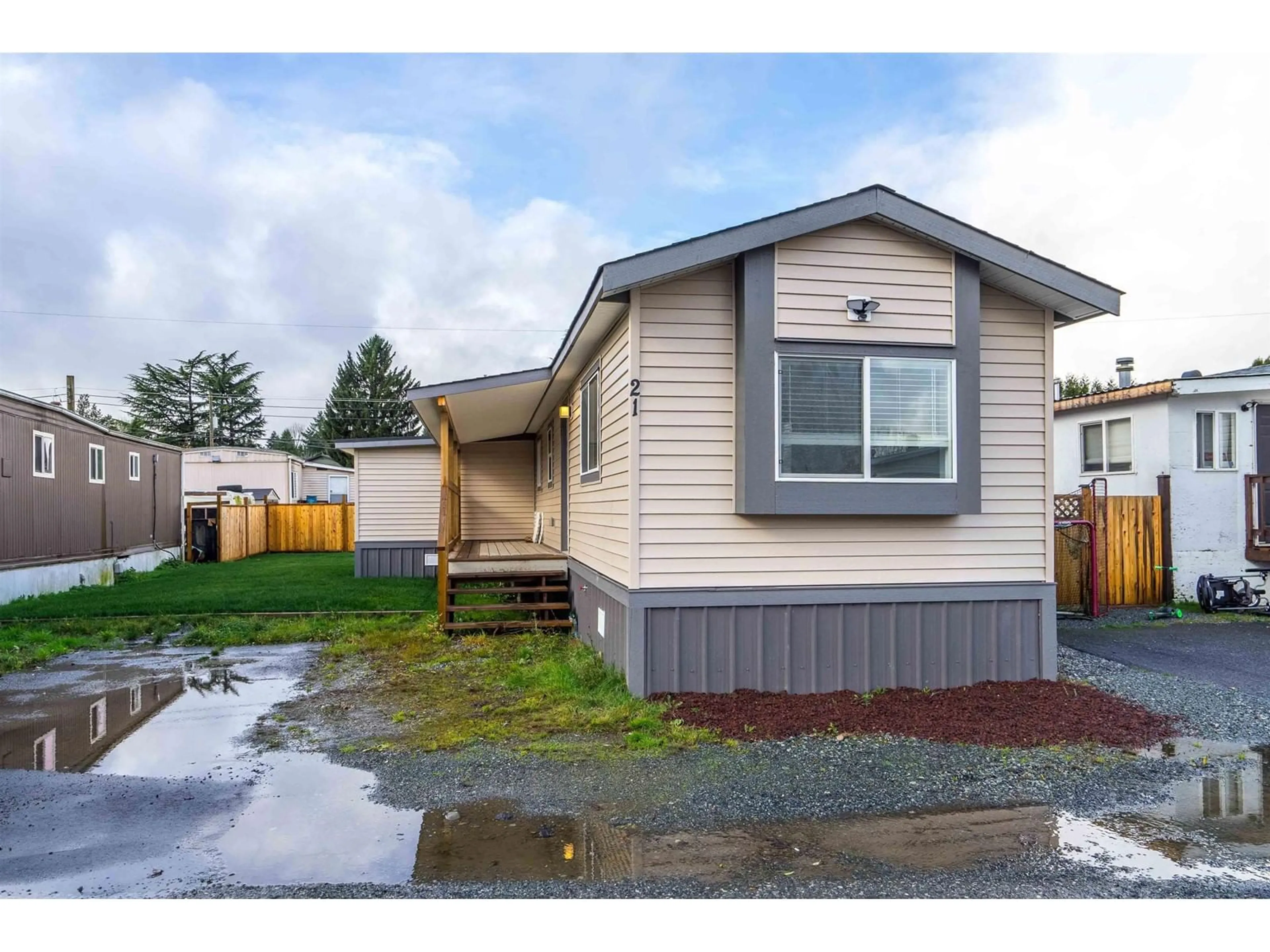 Home with vinyl exterior material for 21 26892 FRASER HIGHWAY, Langley British Columbia V4W3T5