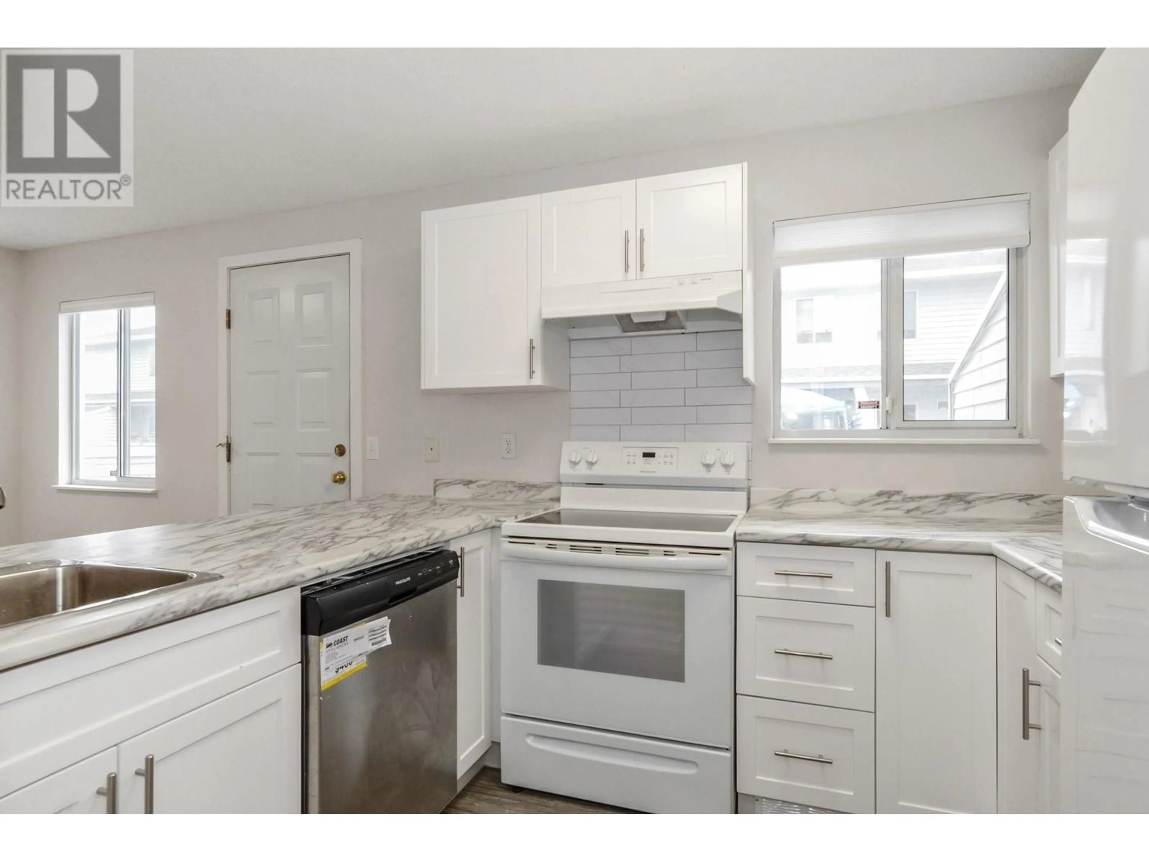 Standard kitchen for 14 3410 COAST MERIDIAN ROAD, Port Coquitlam British Columbia V3B6X2