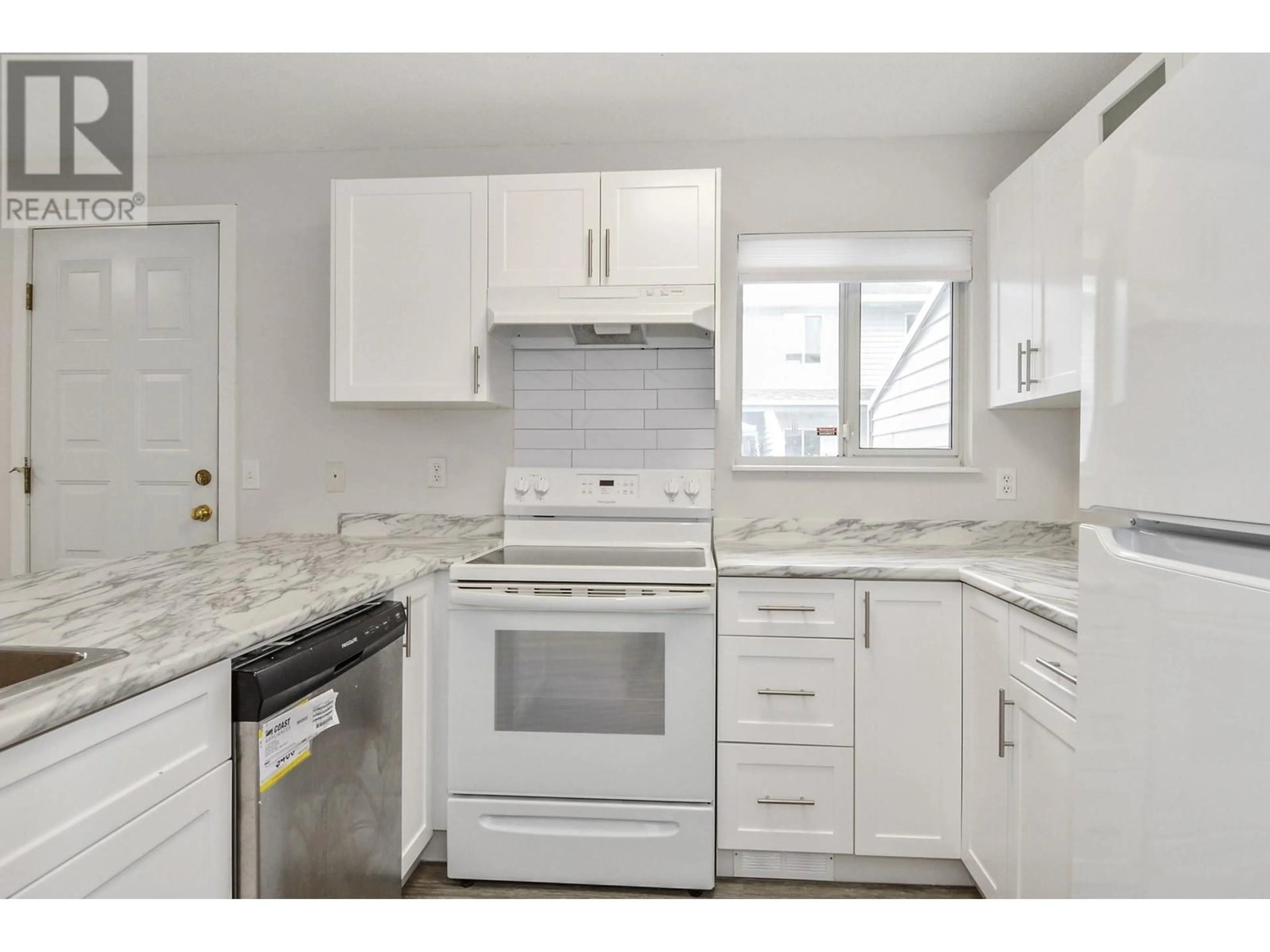 Standard kitchen for 14 3410 COAST MERIDIAN ROAD, Port Coquitlam British Columbia V3B6X2