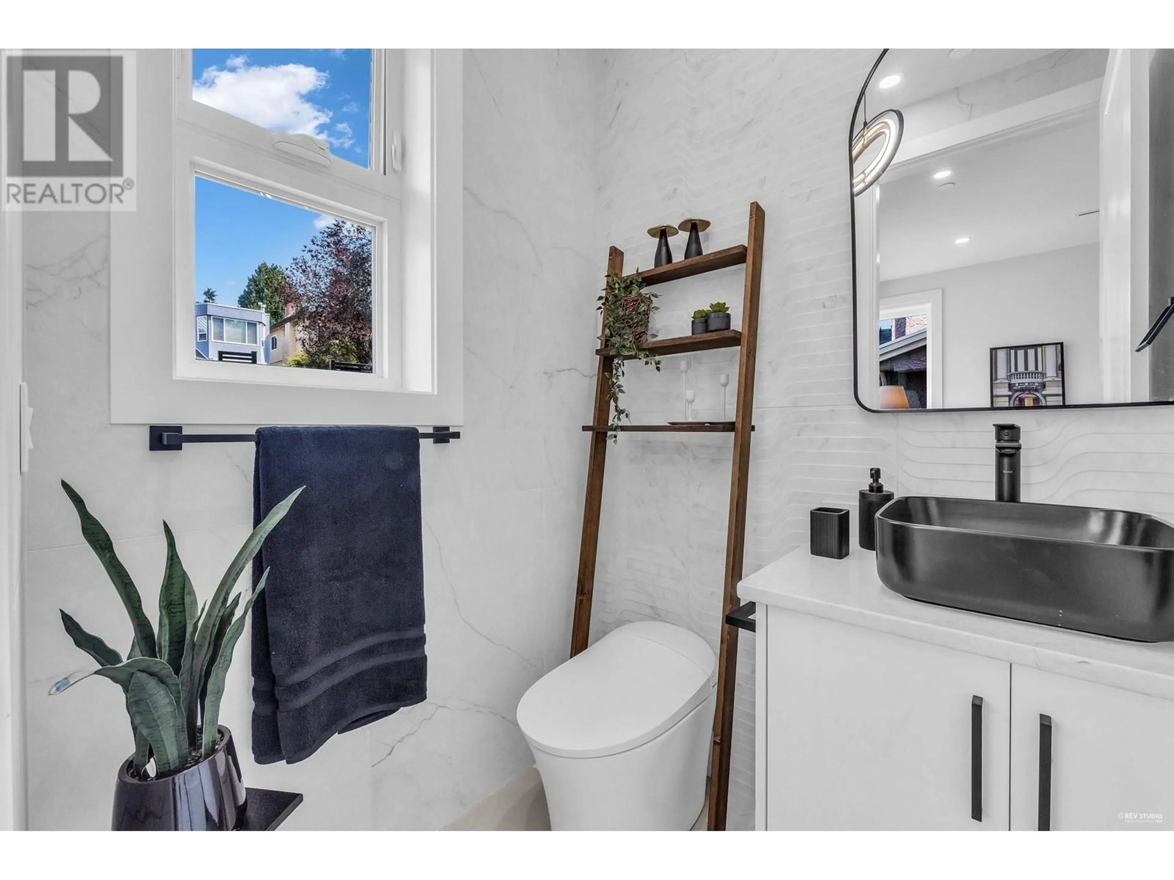 Contemporary bathroom for 1766 E 64TH AVENUE, Vancouver British Columbia V5P2M7