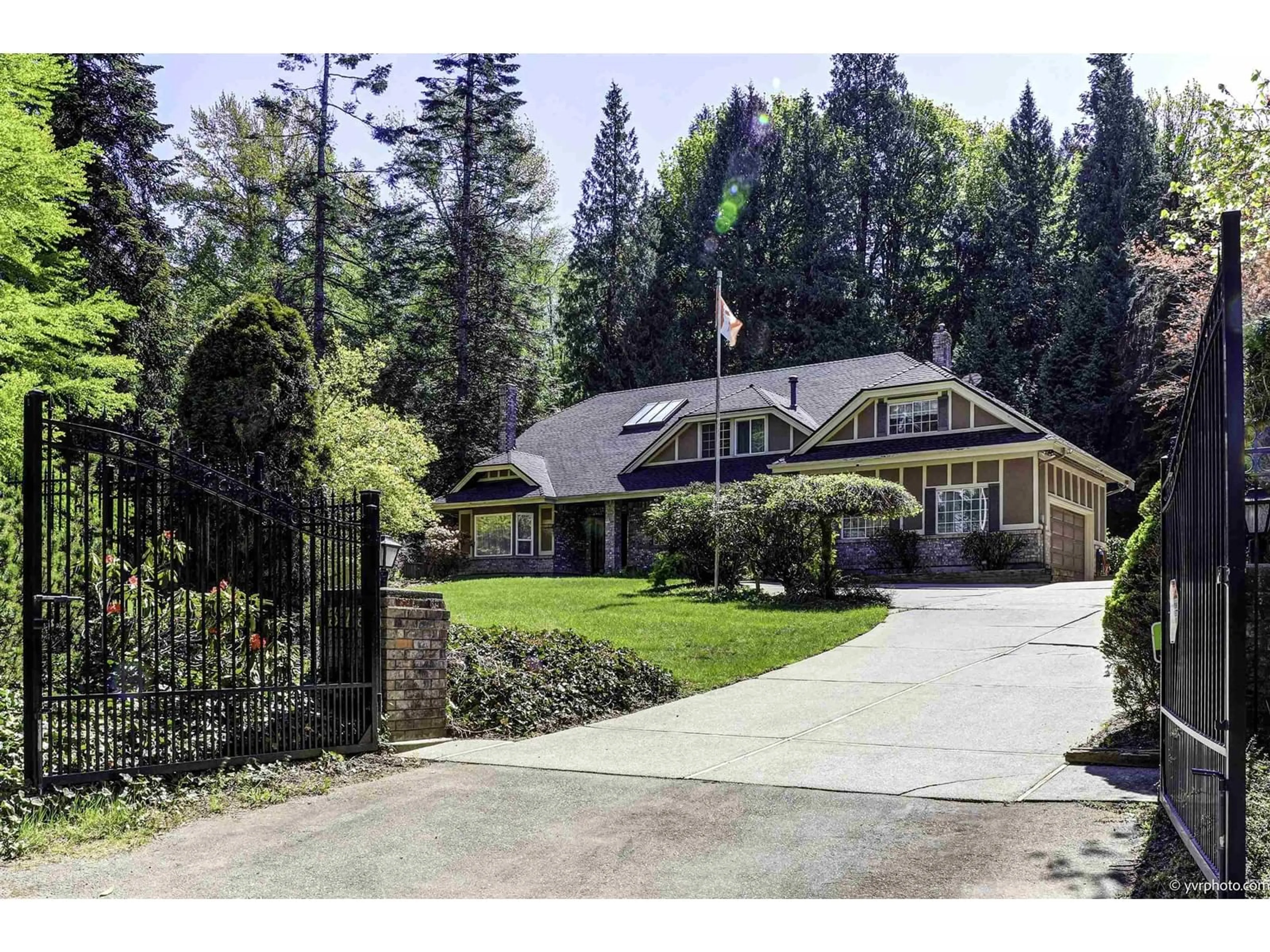 Frontside or backside of a home, cottage for 13736 CRESCENT ROAD, Surrey British Columbia V4P1K8