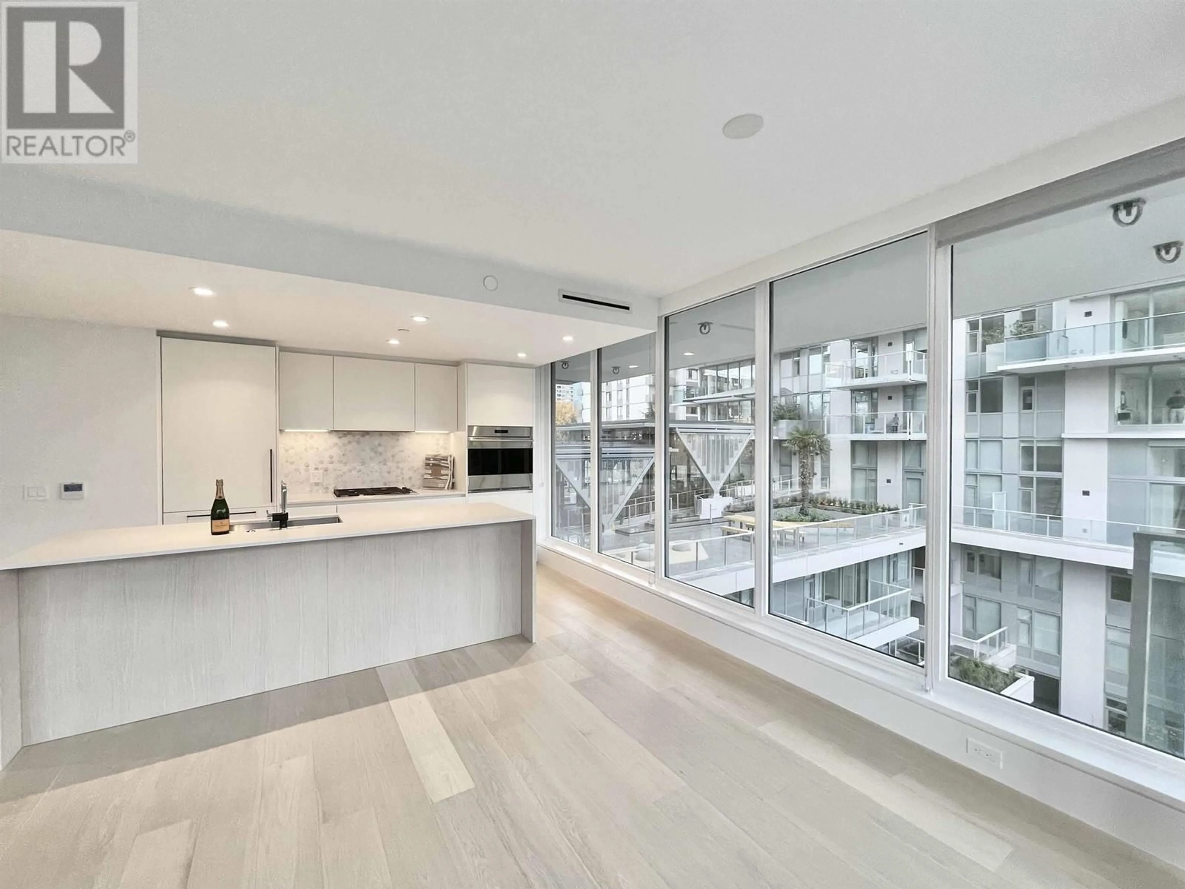 Contemporary kitchen for 601 1180 BROUGHTON STREET, Vancouver British Columbia V6G2B1