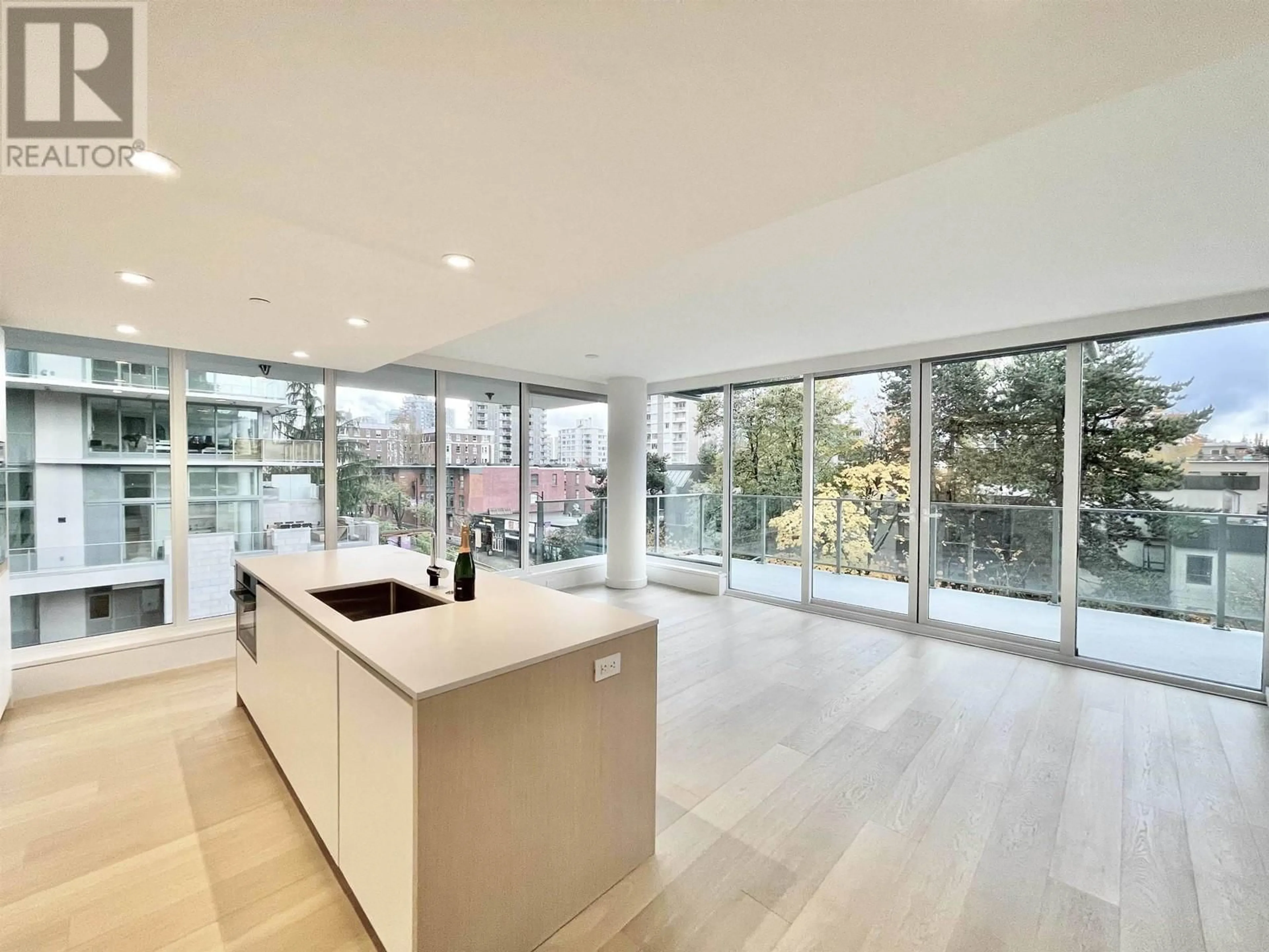 Contemporary kitchen for 601 1180 BROUGHTON STREET, Vancouver British Columbia V6G2B1