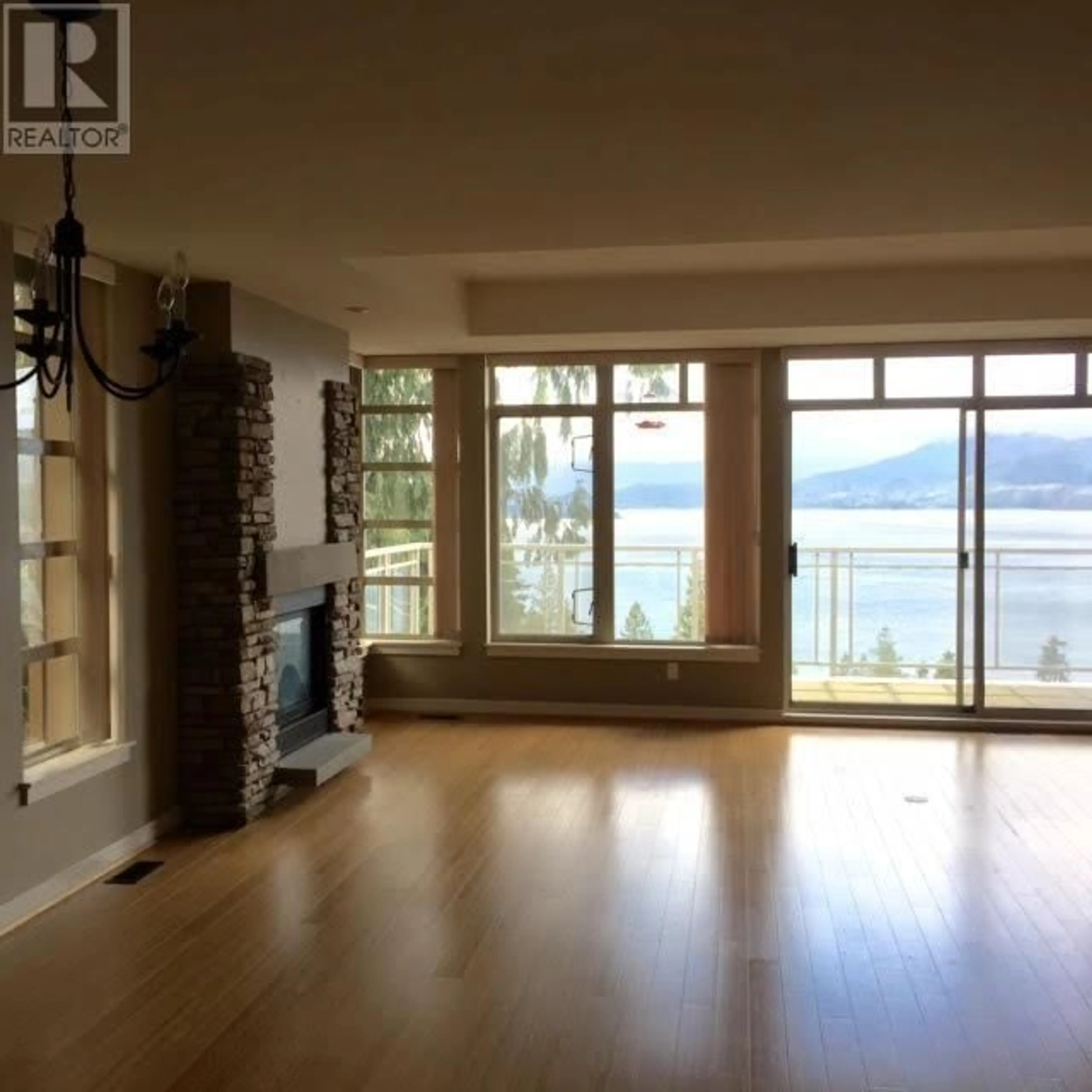 Living room, wood floors for 8725 SEASCAPE DRIVE, West Vancouver British Columbia V7W3J7