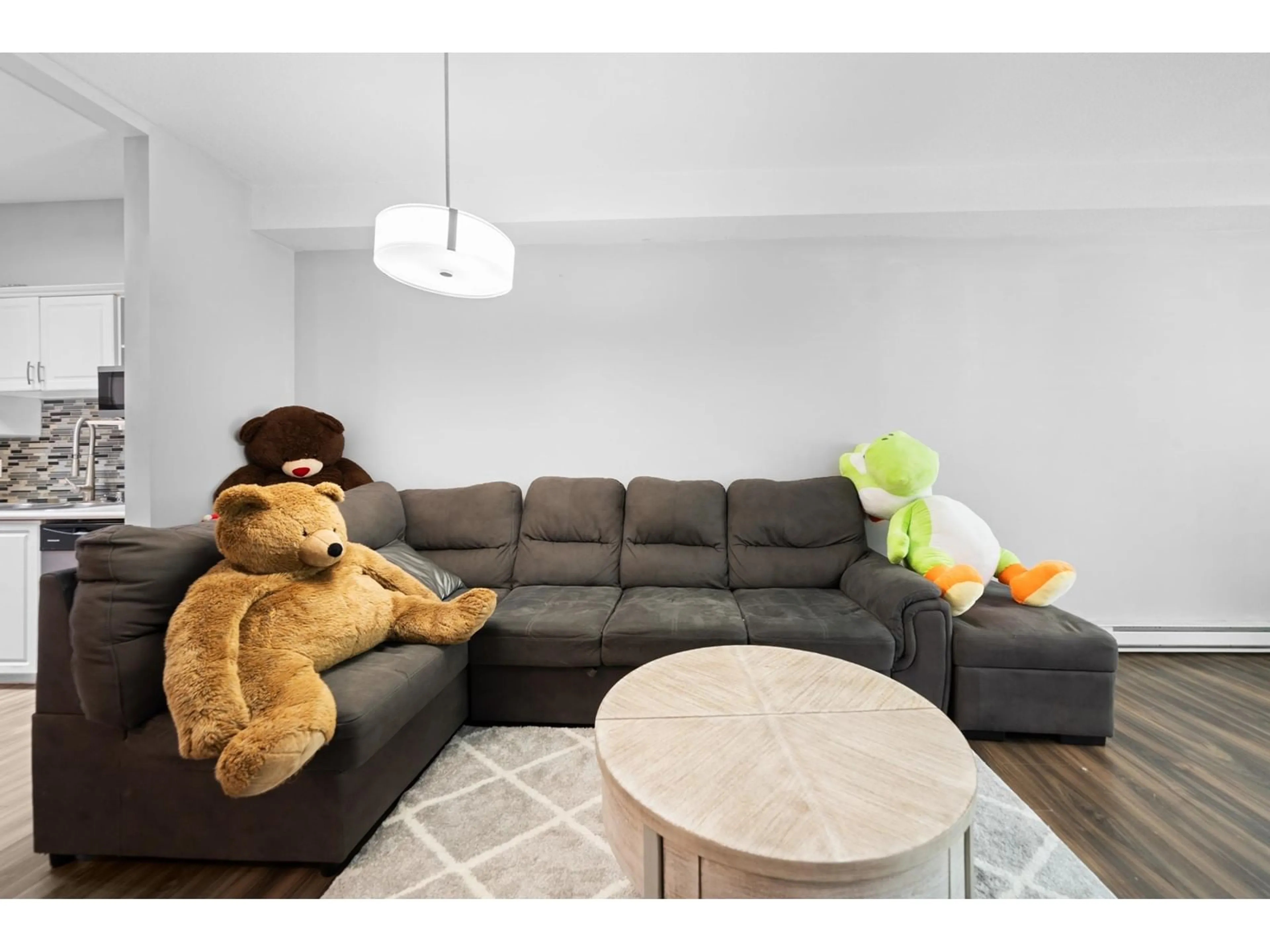 Living room with furniture, wood/laminate floor for 115 - 8139 121A, Surrey British Columbia V3W0Z2