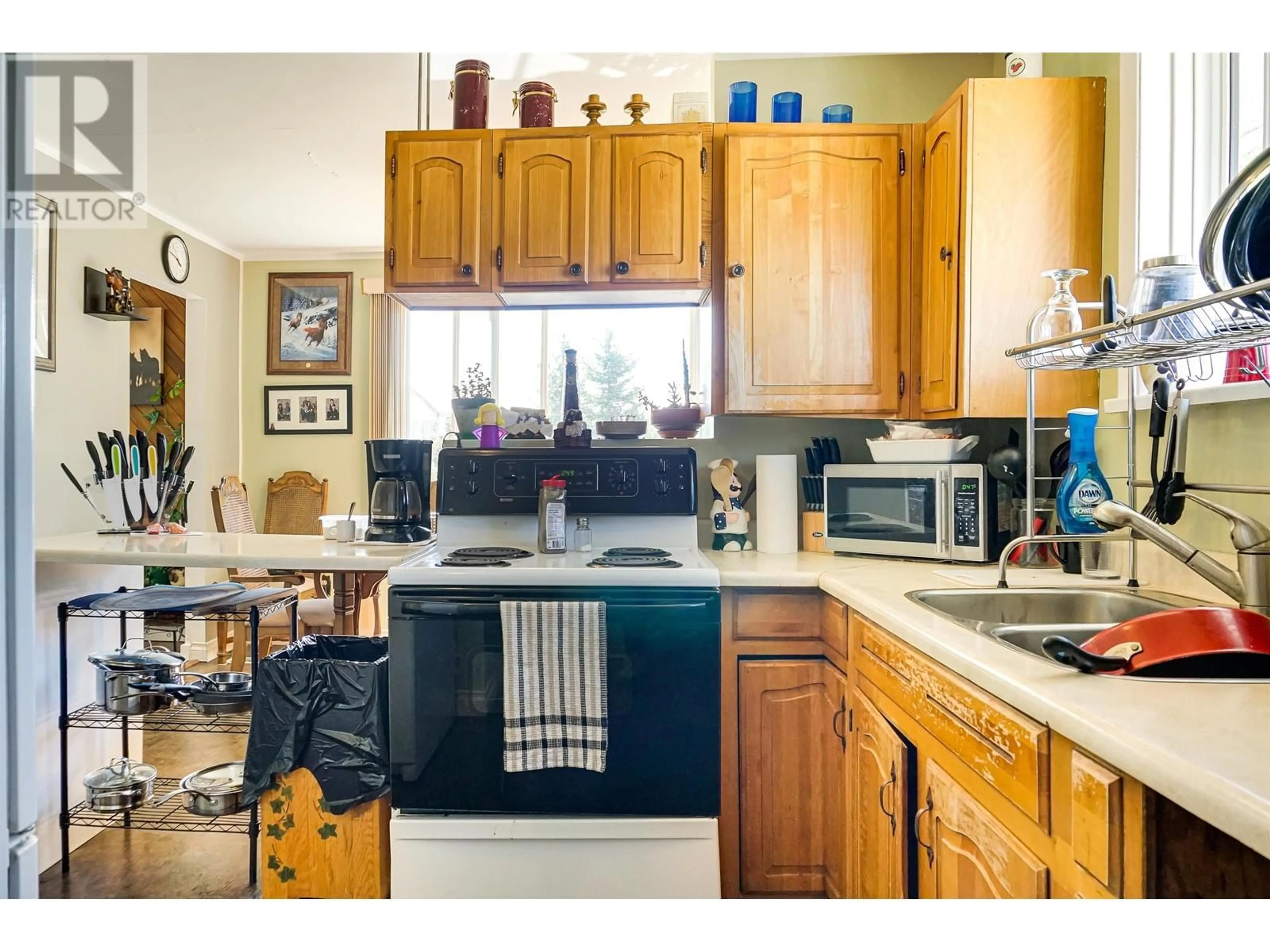 Kitchen, wood floors, cottage for 39 WOHLER STREET, Kitimat British Columbia V8C1H7