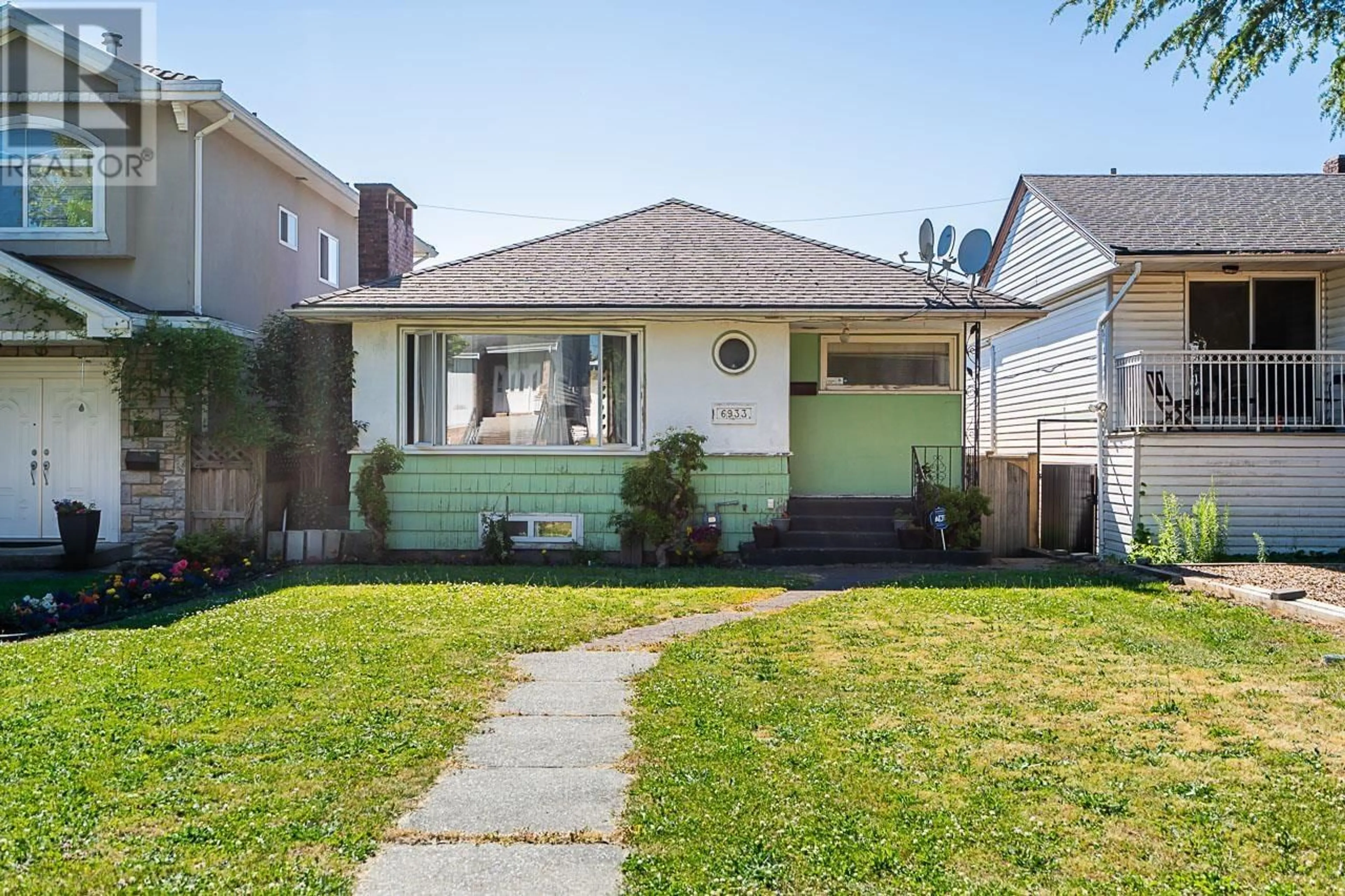 Frontside or backside of a home for 6933 PRINCE EDWARD STREET, Vancouver British Columbia V5X3P2