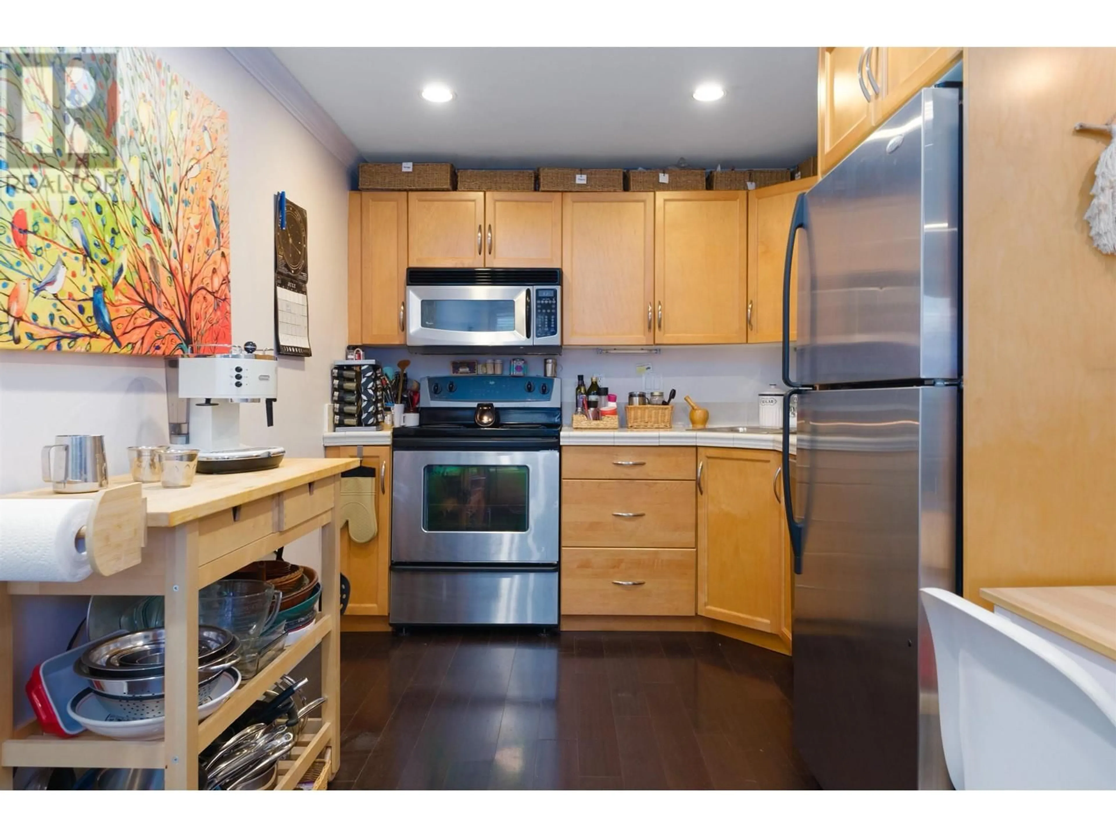 Standard kitchen for 995 W 20TH AVENUE, Vancouver British Columbia V5Z1Y4