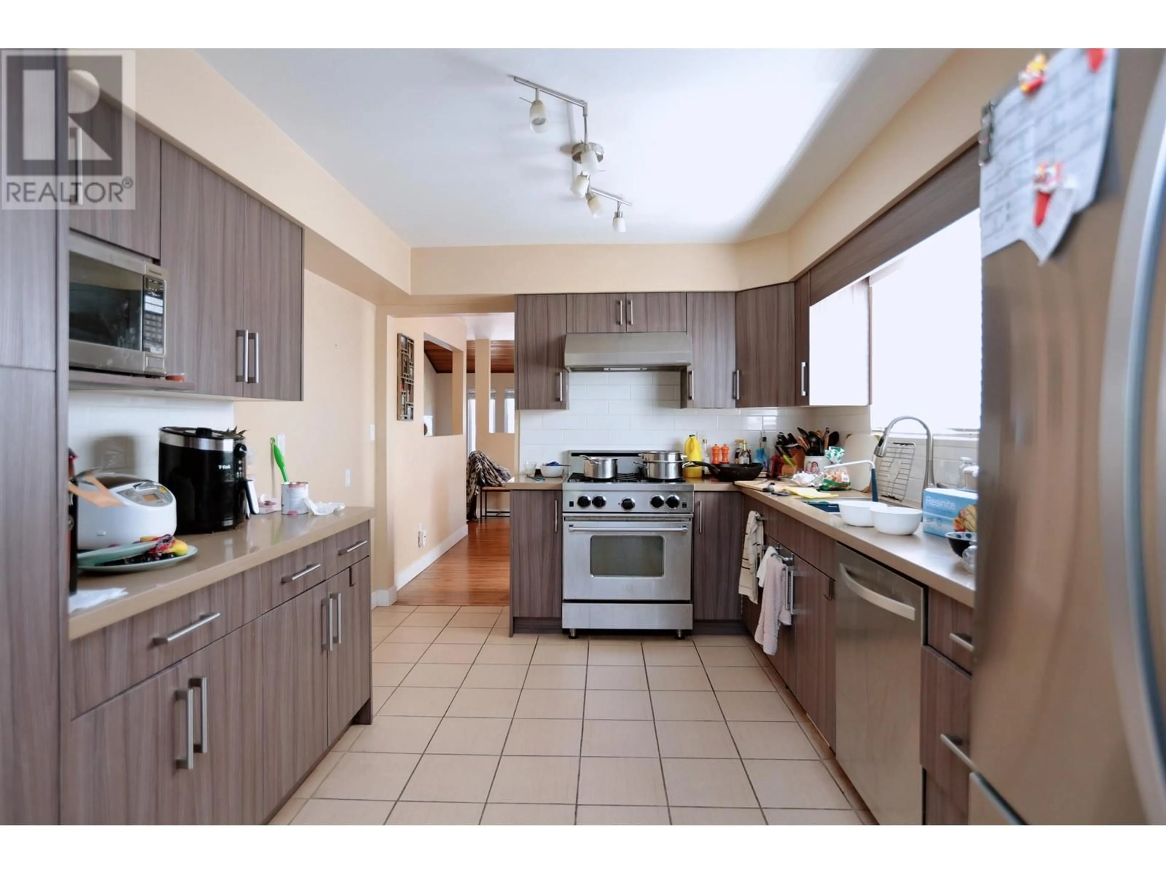 Kitchen, wood floors for 10591 SEAMOUNT ROAD, Richmond British Columbia V7A4P5