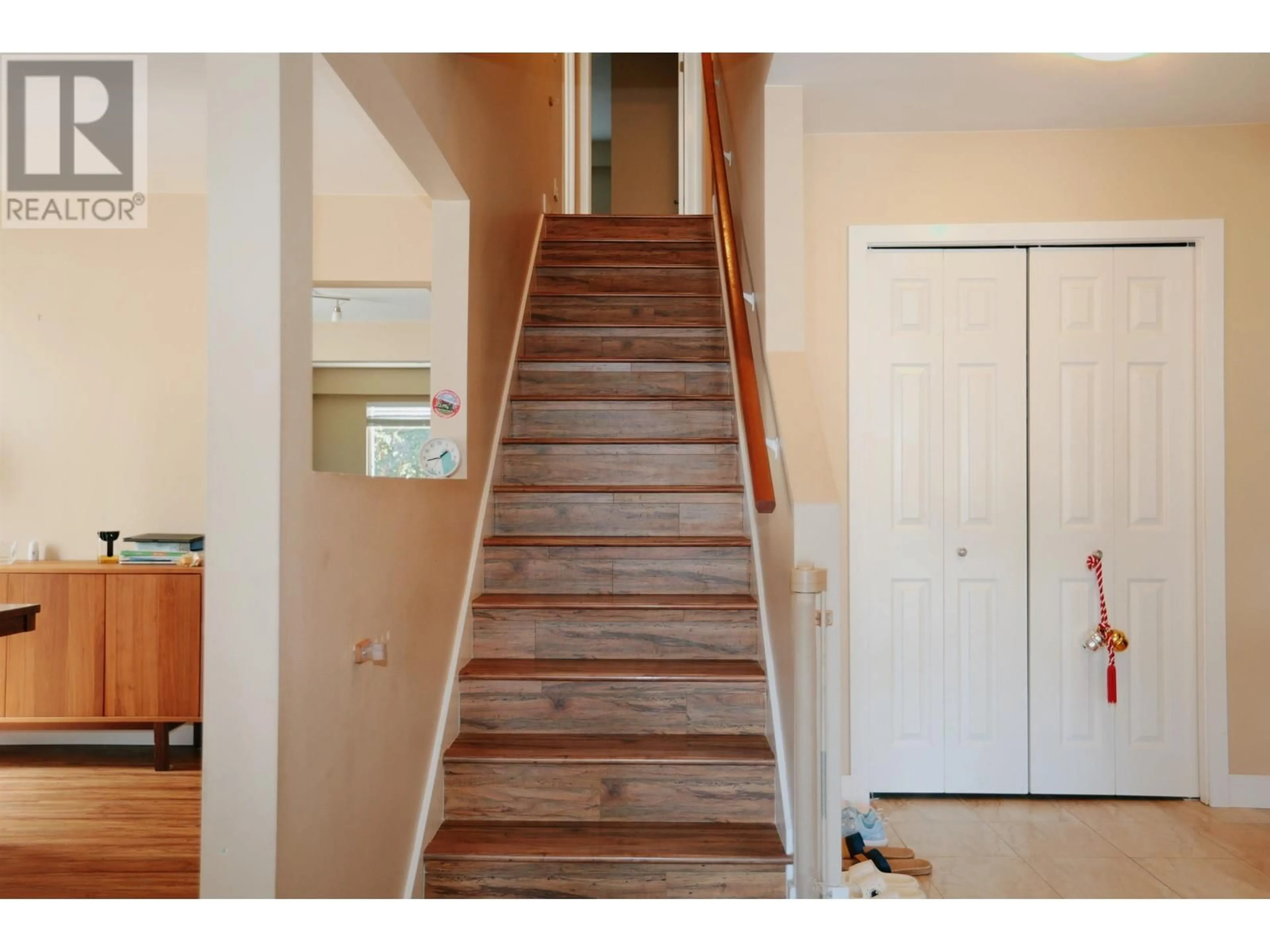 Indoor entryway, wood floors for 10591 SEAMOUNT ROAD, Richmond British Columbia V7A4P5