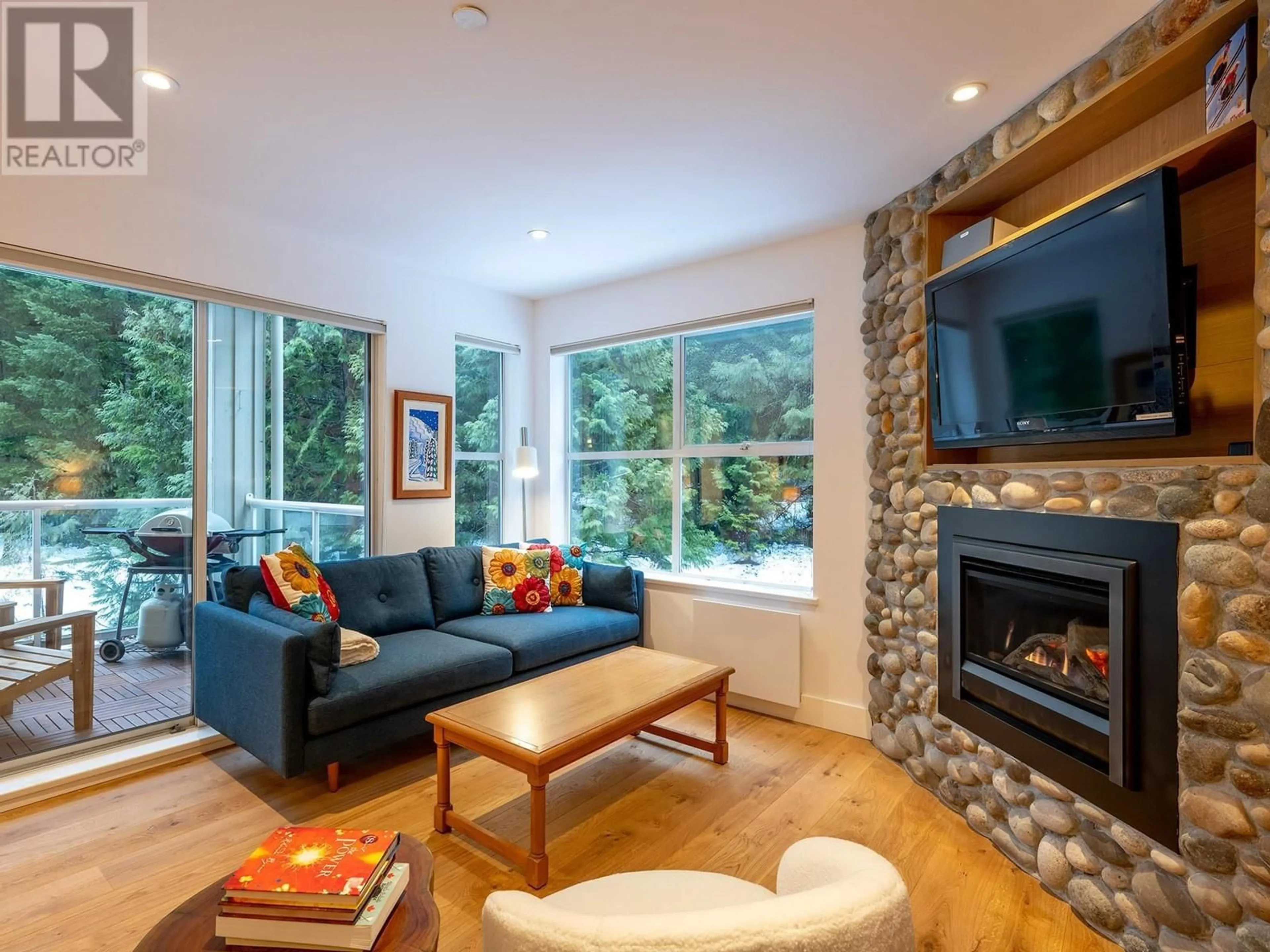 Living room for 210 4749 SPEARHEAD DRIVE, Whistler British Columbia V8E1E9