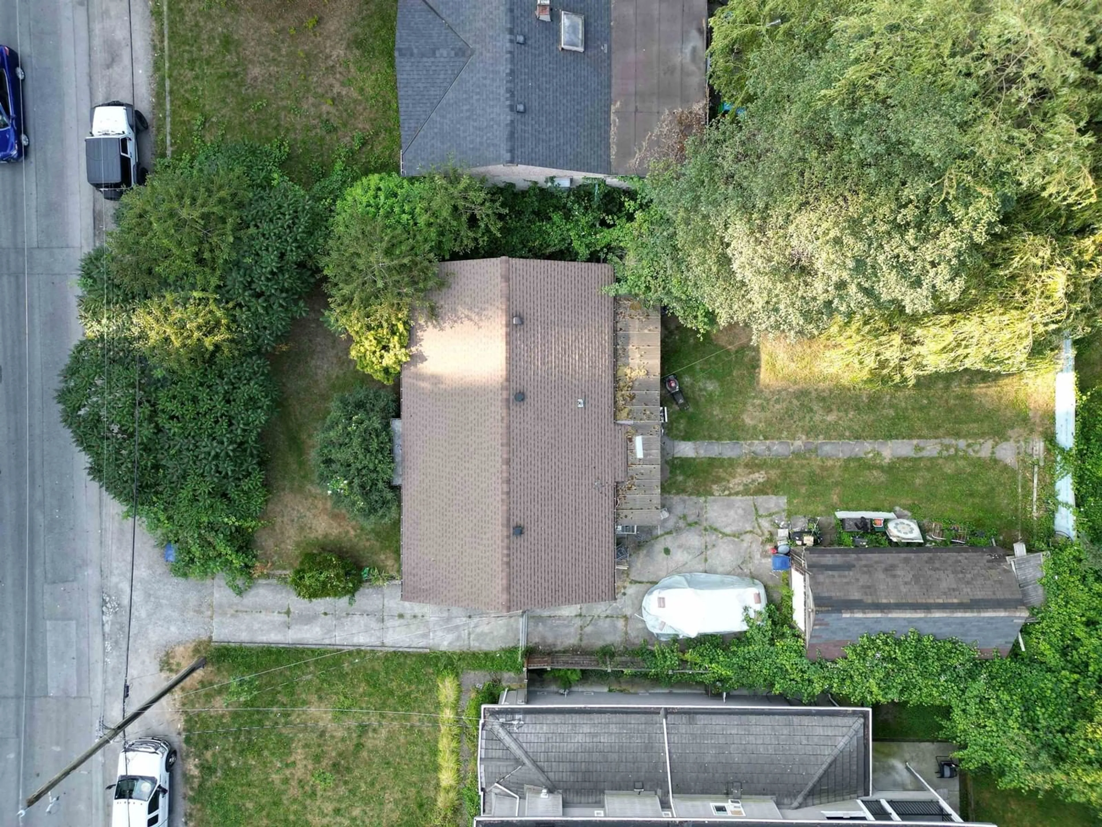 A pic from outside/outdoor area/front of a property/back of a property/a pic from drone, city buildings view from balcony for 9964 138 STREET, Surrey British Columbia V3T4K2