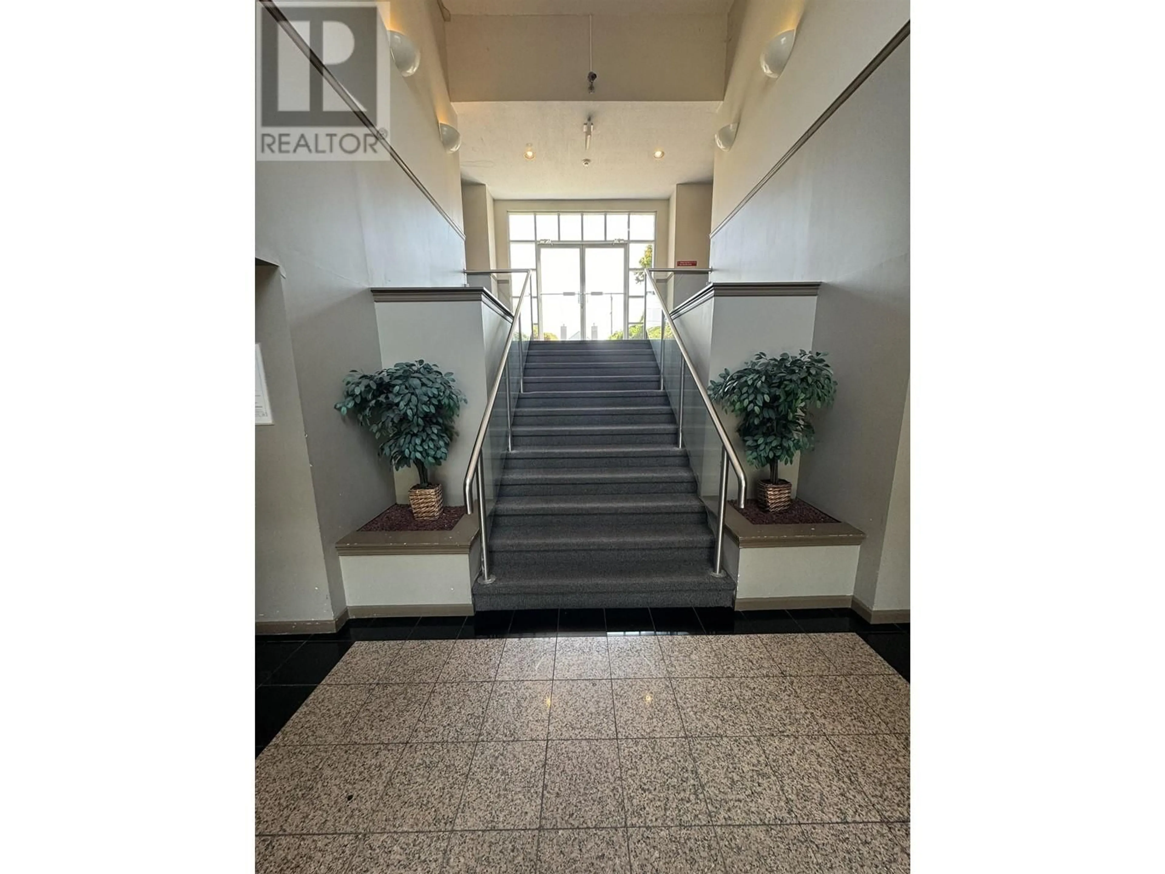 Indoor foyer, cement floor for 117 5700 ARCADIA ROAD, Richmond British Columbia V6X2G9