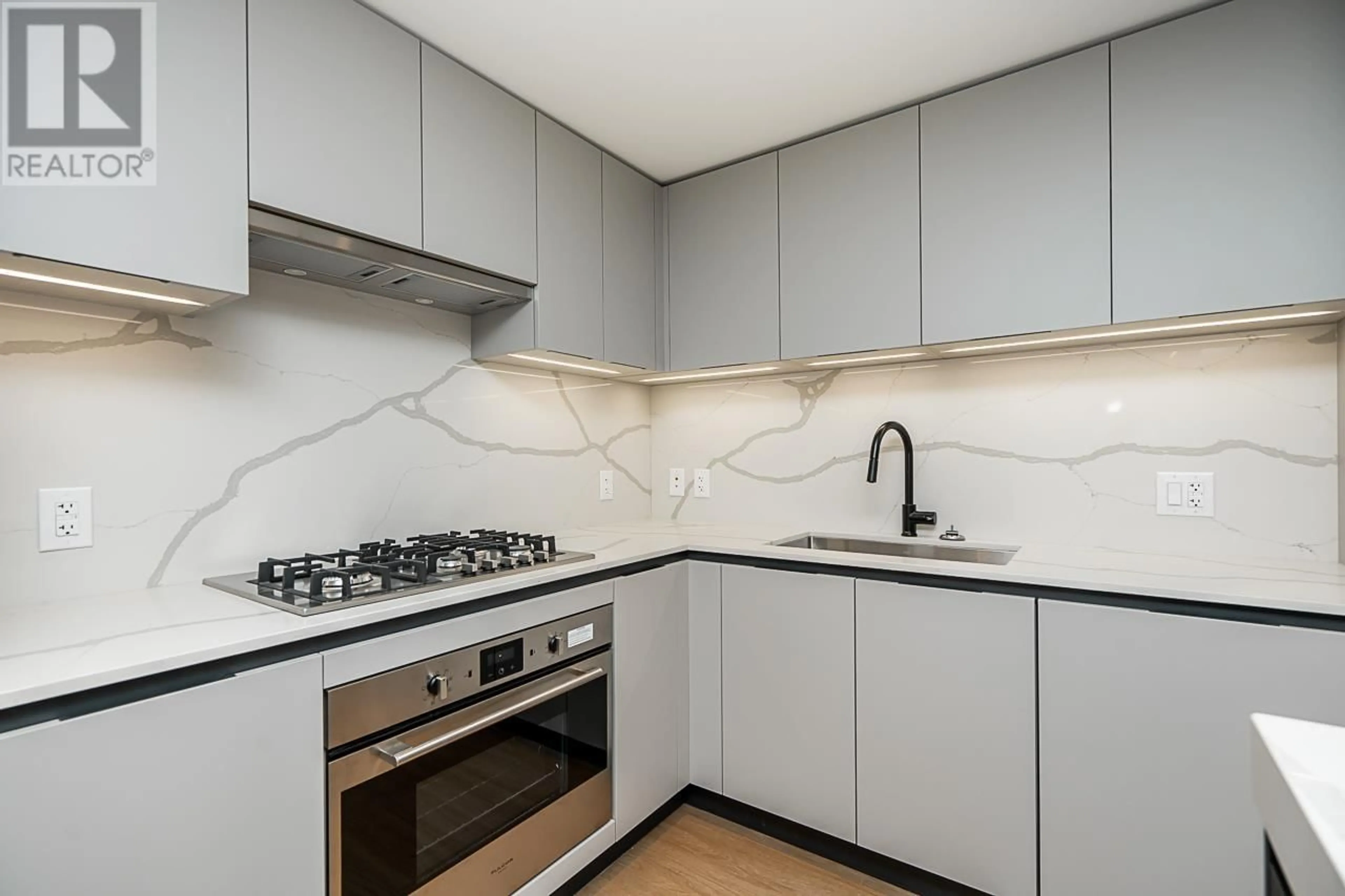 Standard kitchen, ceramic floors for 205 2235 E BROADWAY, Vancouver British Columbia V5N1W8