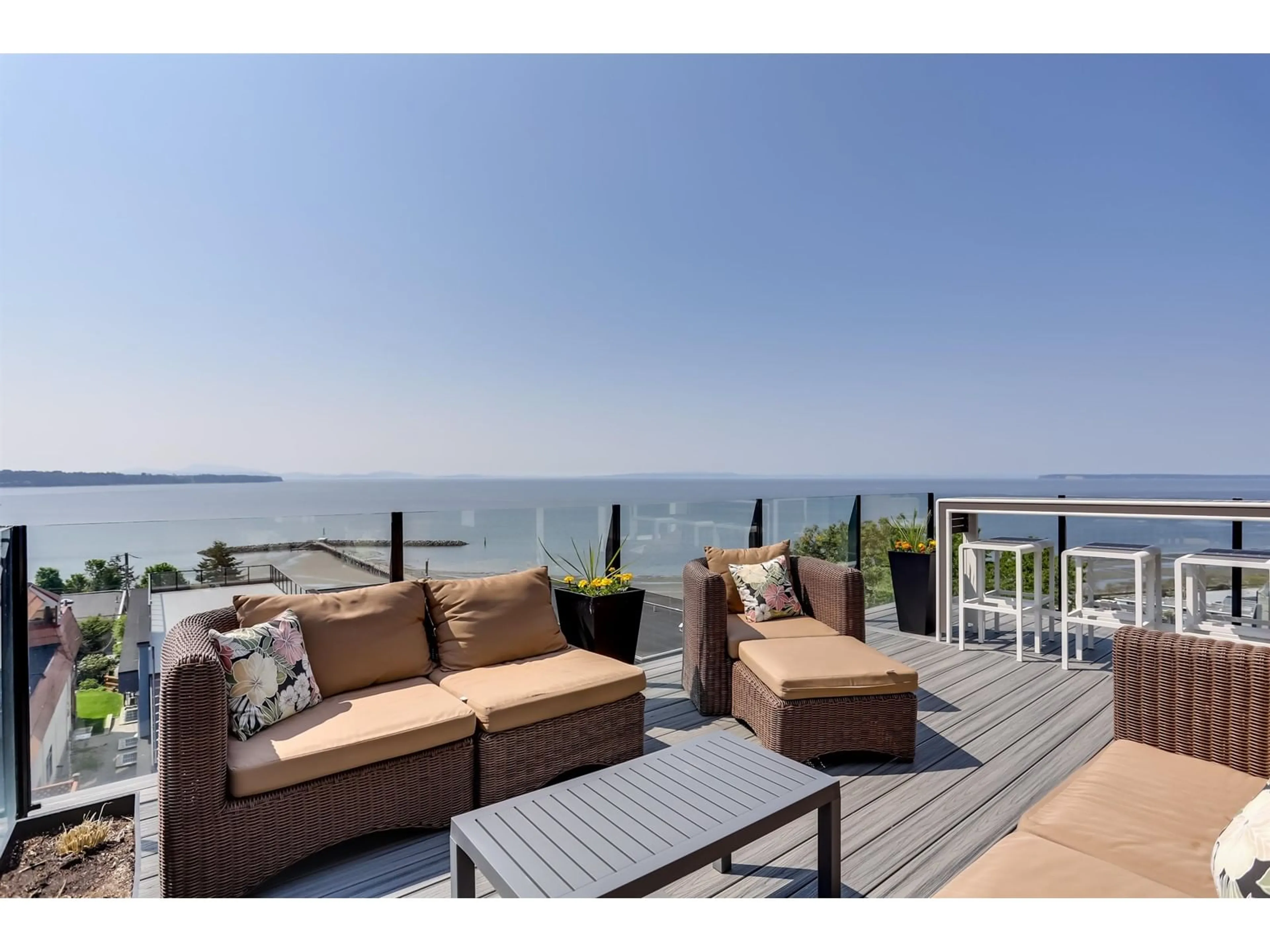 Patio for 15086 BEACHVIEW AVENUE, White Rock British Columbia V4B1P4