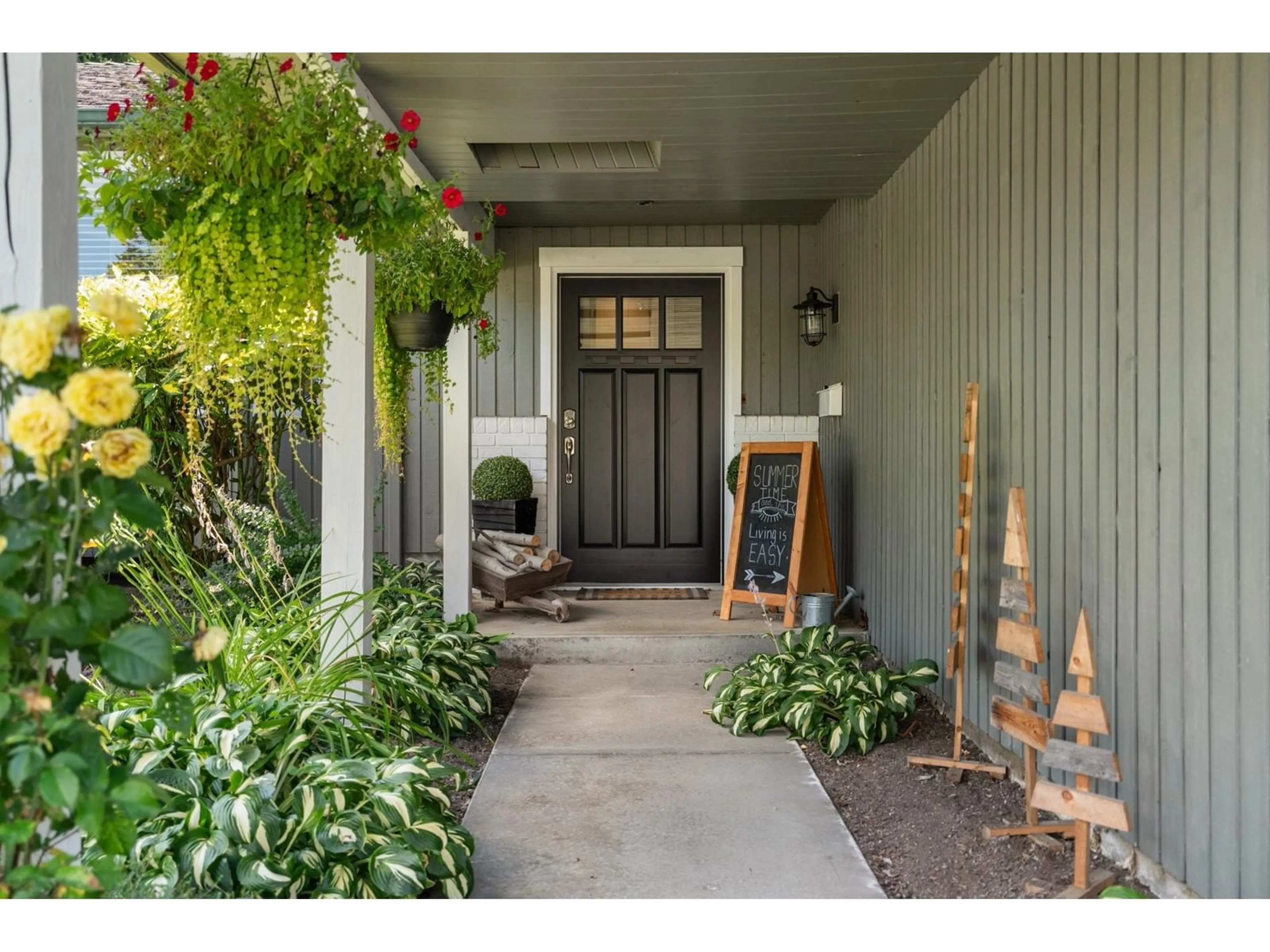 Indoor entryway for 19864 48A AVENUE, Langley British Columbia V3A6Y2