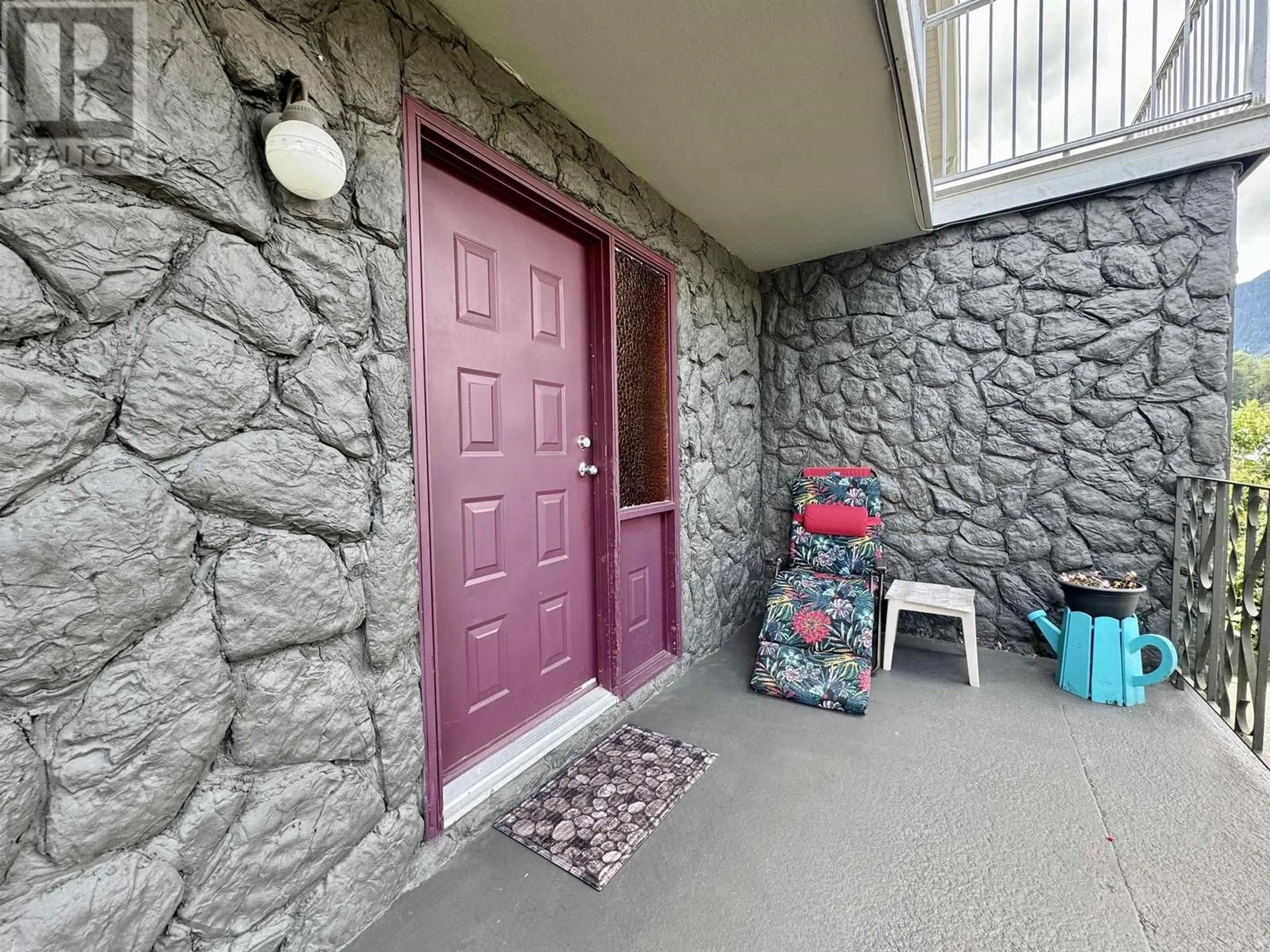 Indoor entryway, cement floor for 41 DEASE STREET, Kitimat British Columbia V8C2M2