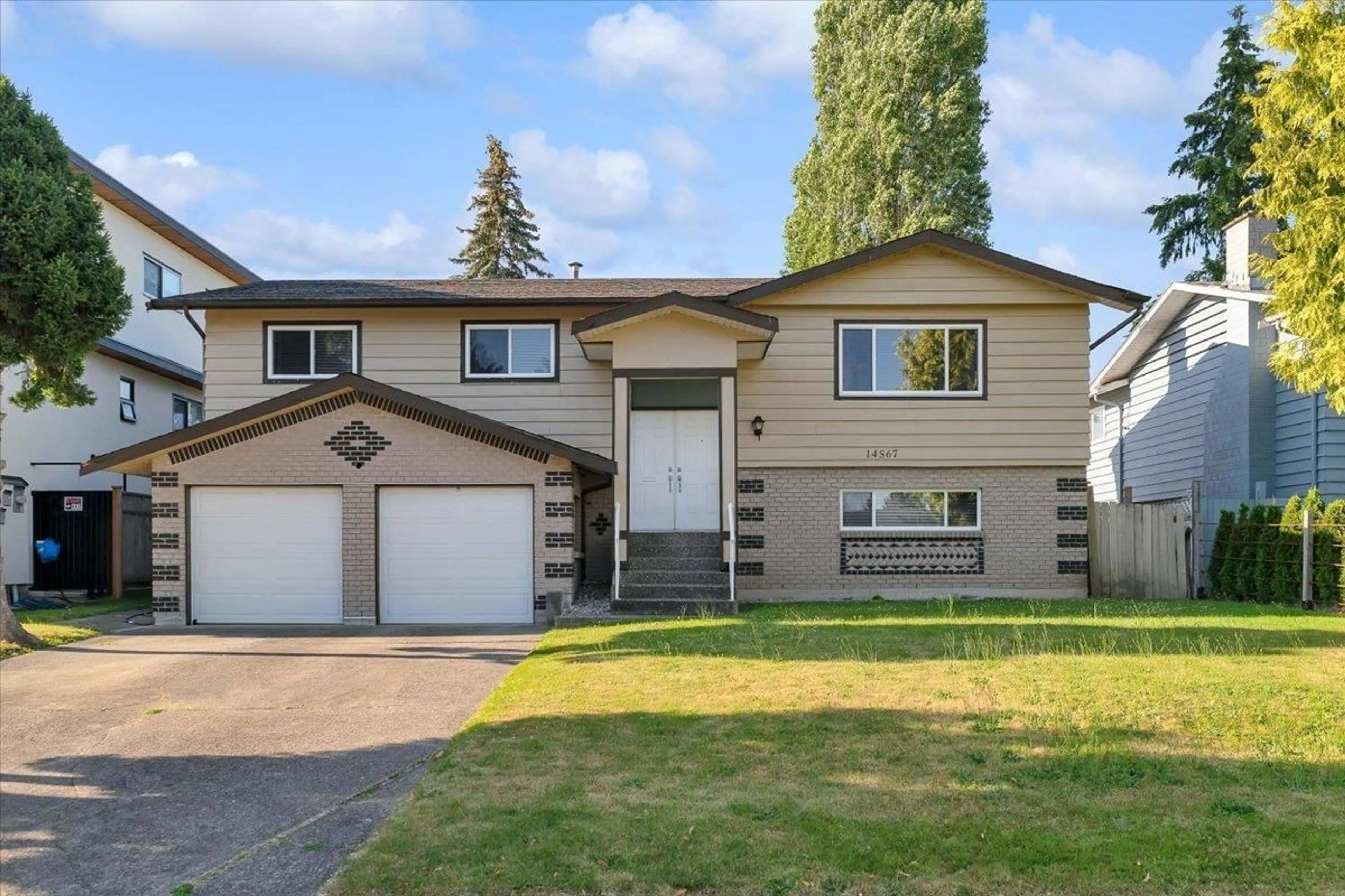 Frontside or backside of a home for 14567 CHARTWELL DRIVE, Surrey British Columbia V3S5E3