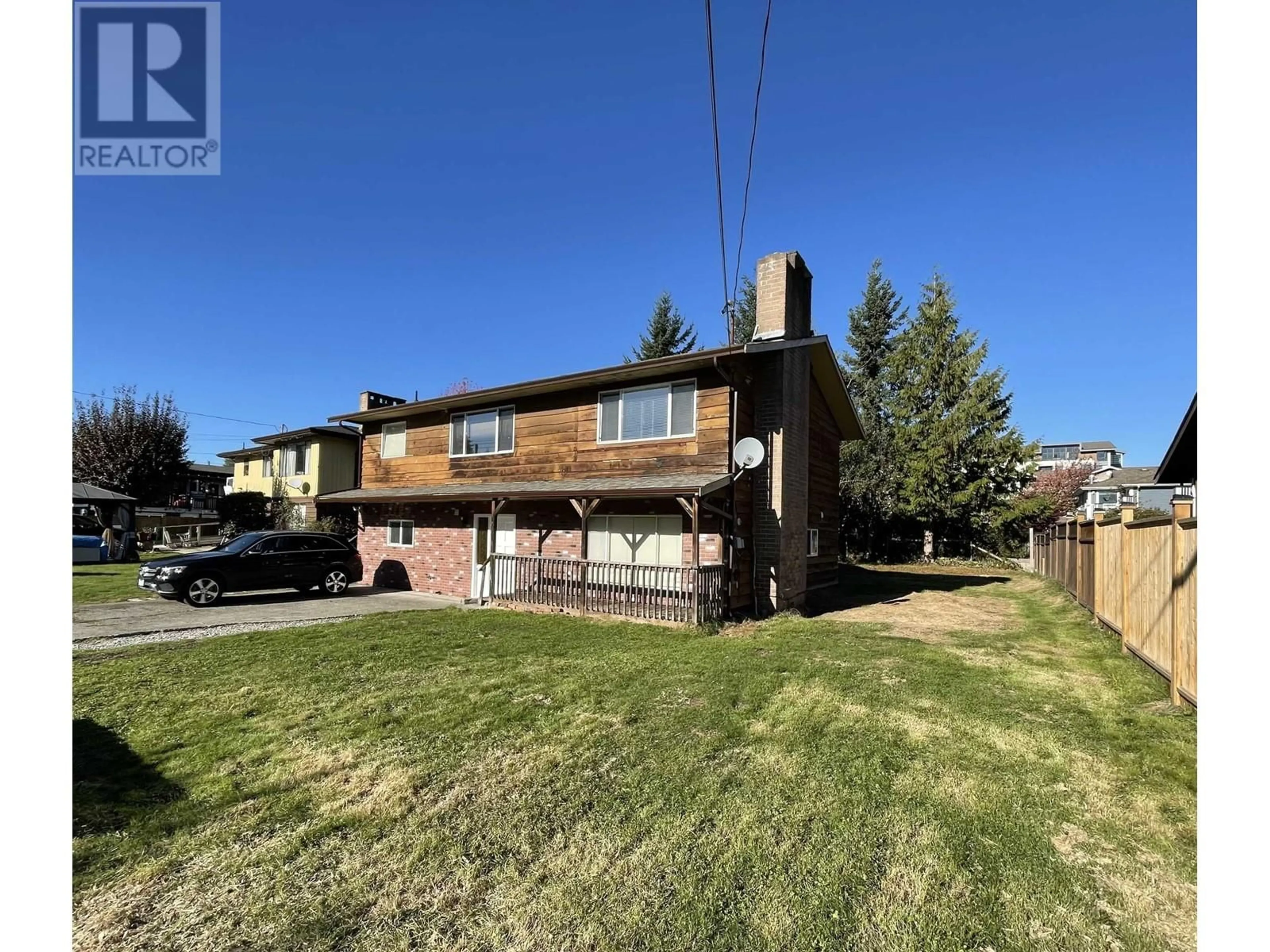 Frontside or backside of a home, the street view for 866 POPLAR LANE, Gibsons British Columbia V0N1V8