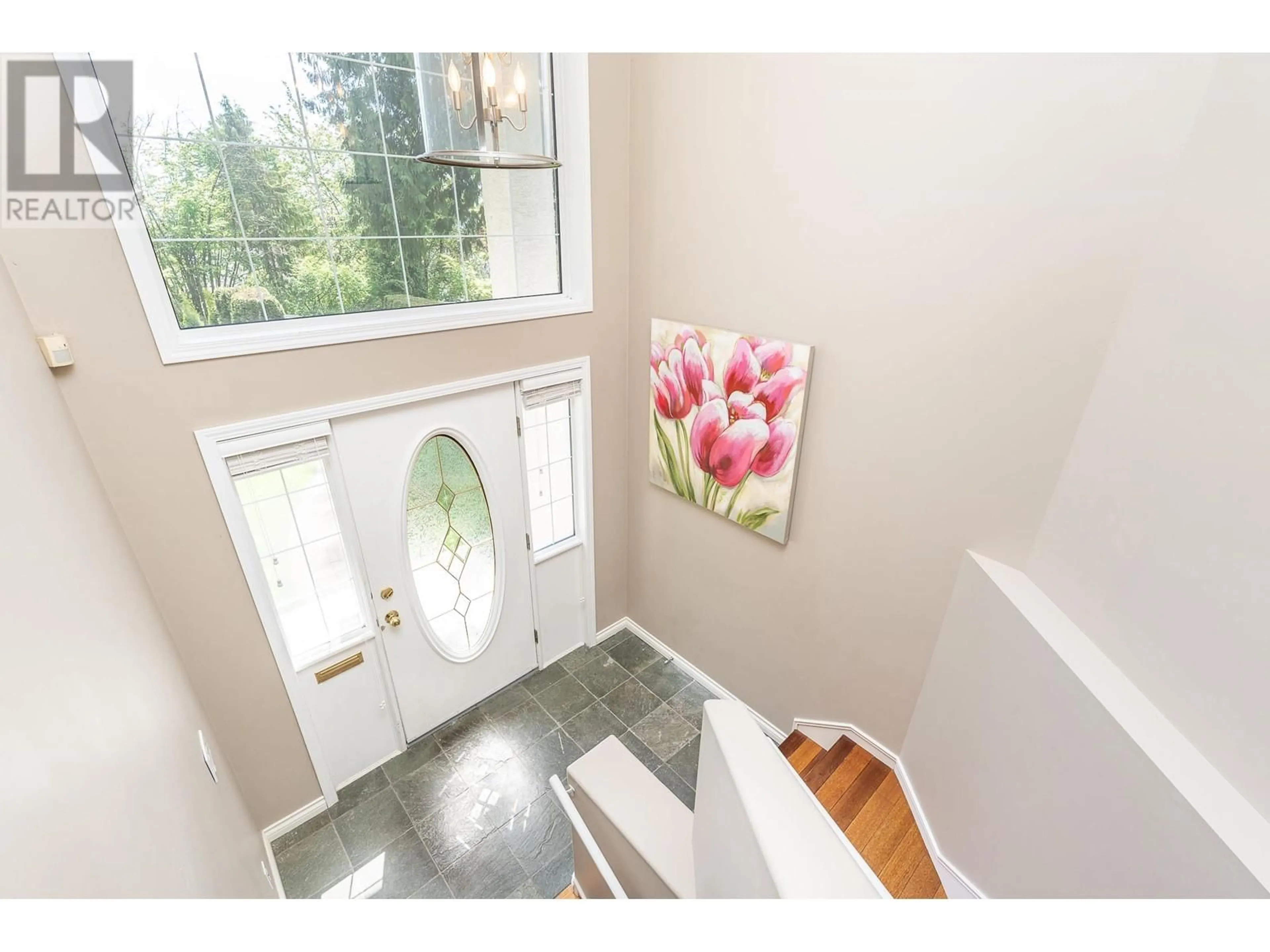 Indoor entryway, wood floors for 366 E 26TH STREET, North Vancouver British Columbia V7N1B1