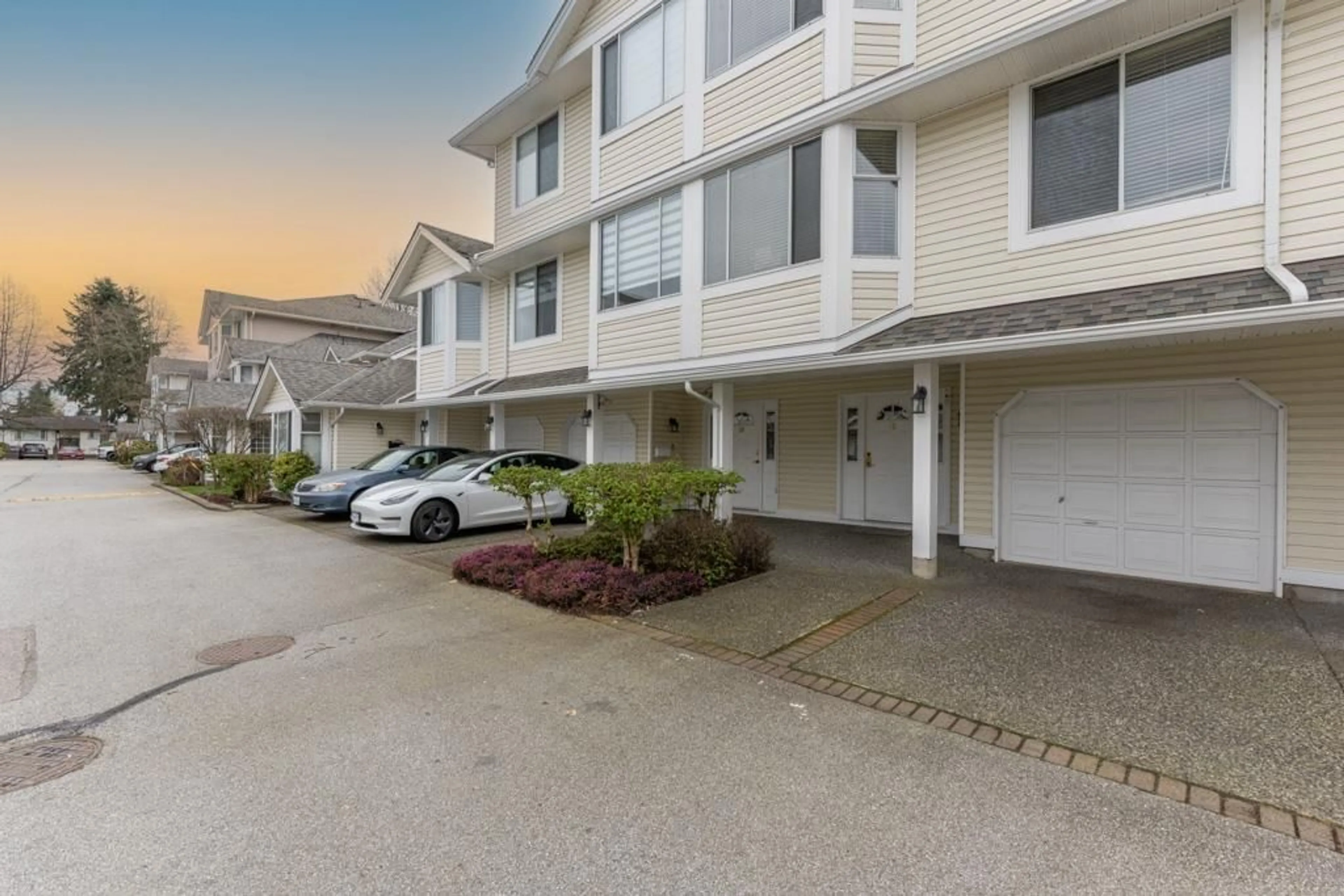 A pic from exterior of the house or condo for 40 7955 122 STREET, Surrey British Columbia V3W4T4