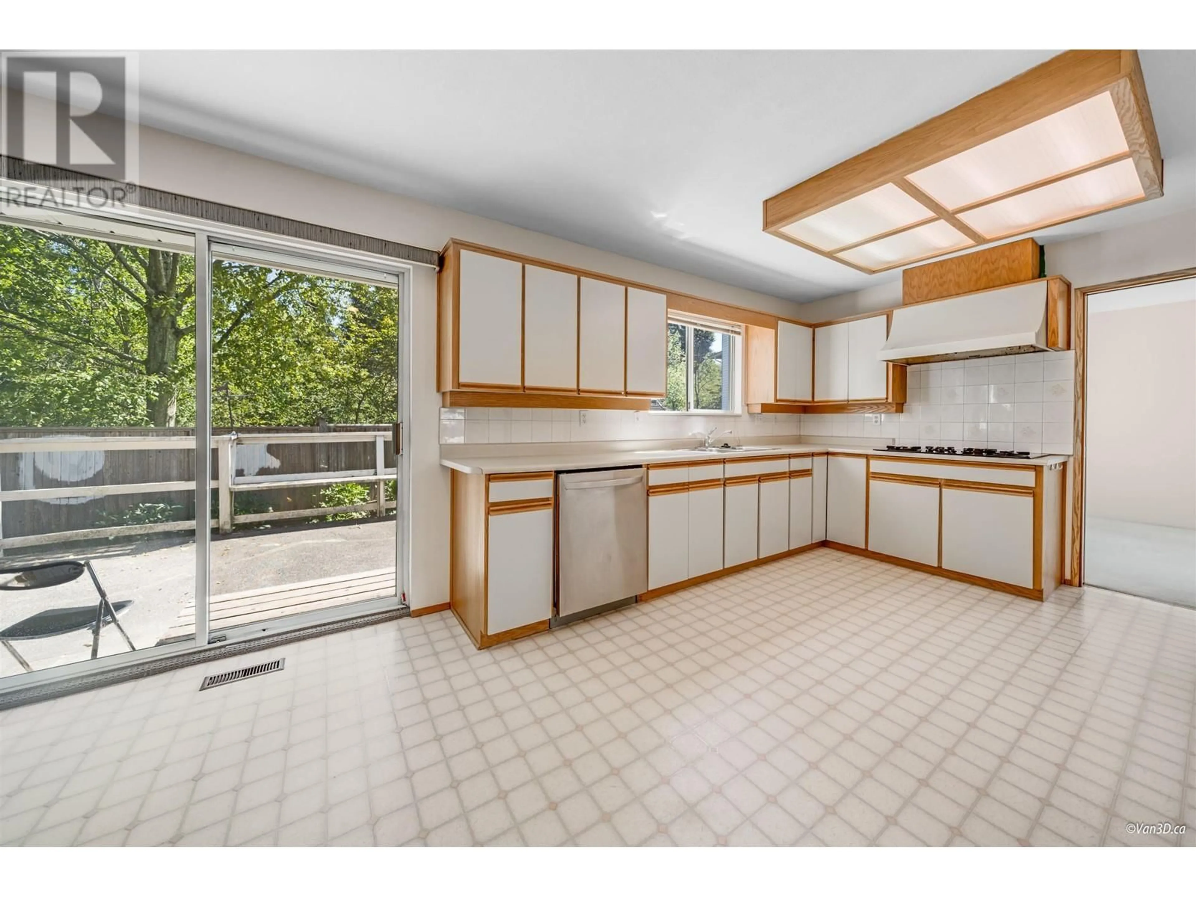 Standard kitchen, wood floors, cottage for 1145 WOODBINE PLACE, Coquitlam British Columbia V3B7A1