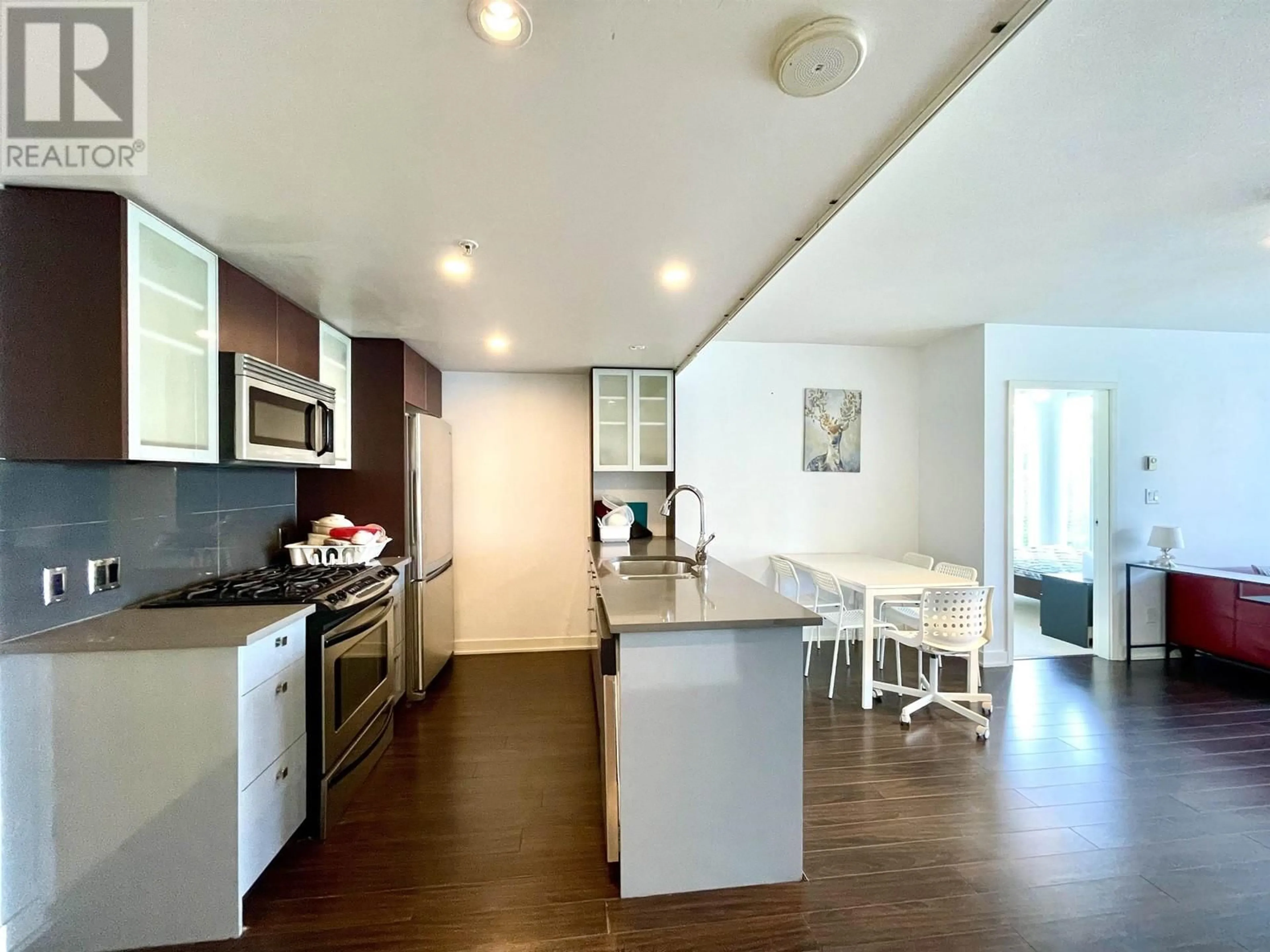 Open concept kitchen for 303 7080 NO. 3 ROAD, Richmond British Columbia V6Y0B5