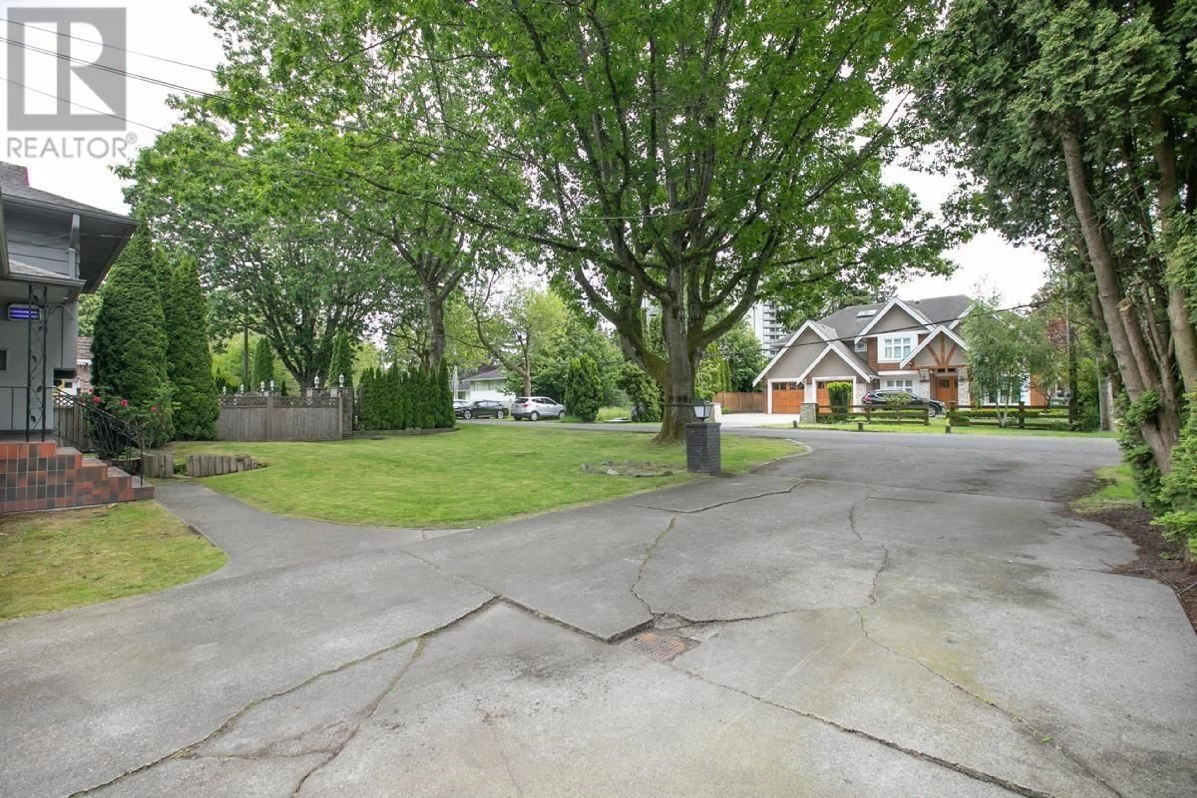 A pic from outside/outdoor area/front of a property/back of a property/a pic from drone, street for 10231 CAITHCART ROAD, Richmond British Columbia V6X1N3
