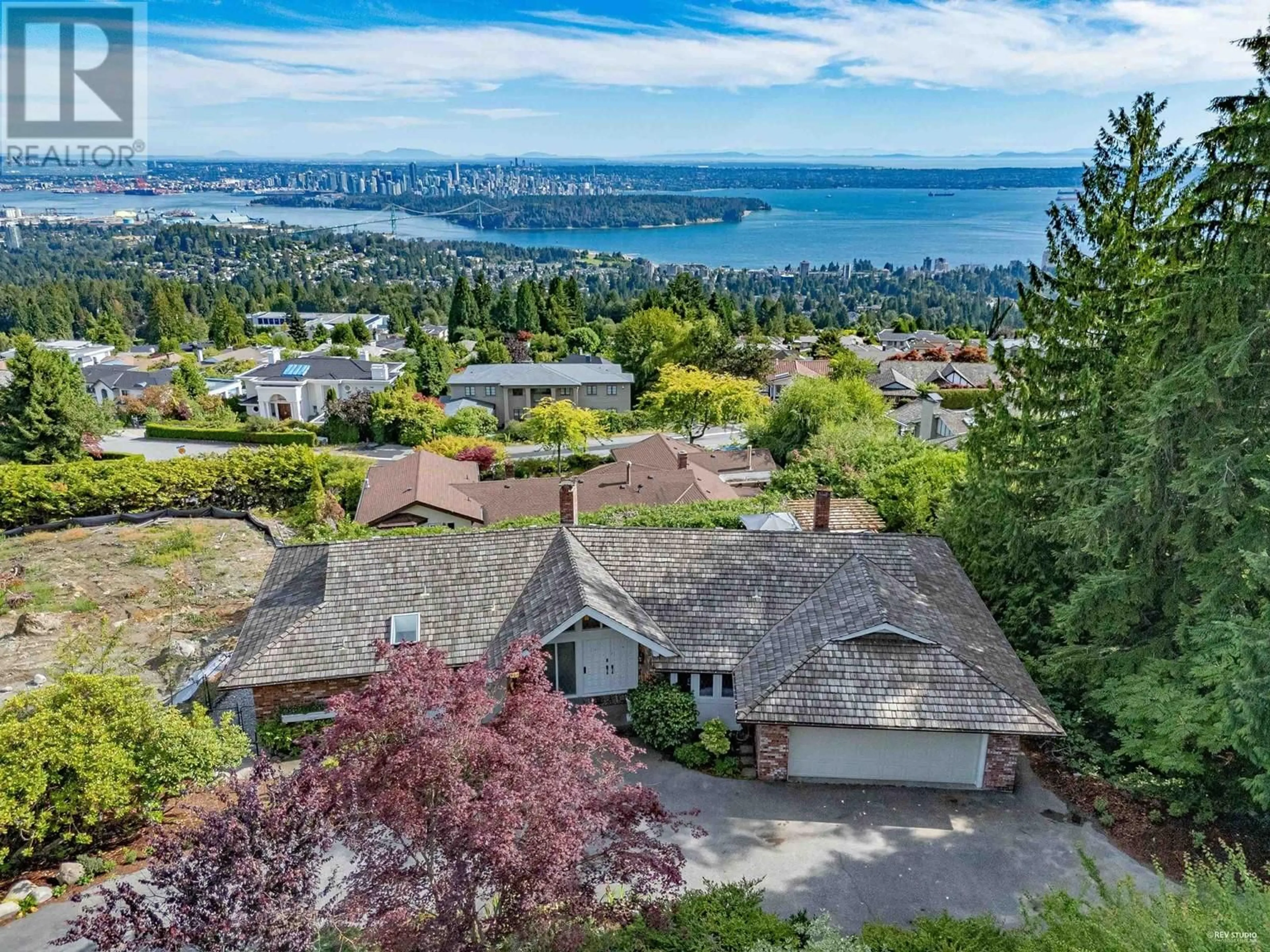 A pic from outside/outdoor area/front of a property/back of a property/a pic from drone, water/lake/river/ocean view for 1418 BRAMWELL ROAD, West Vancouver British Columbia V7S2N9