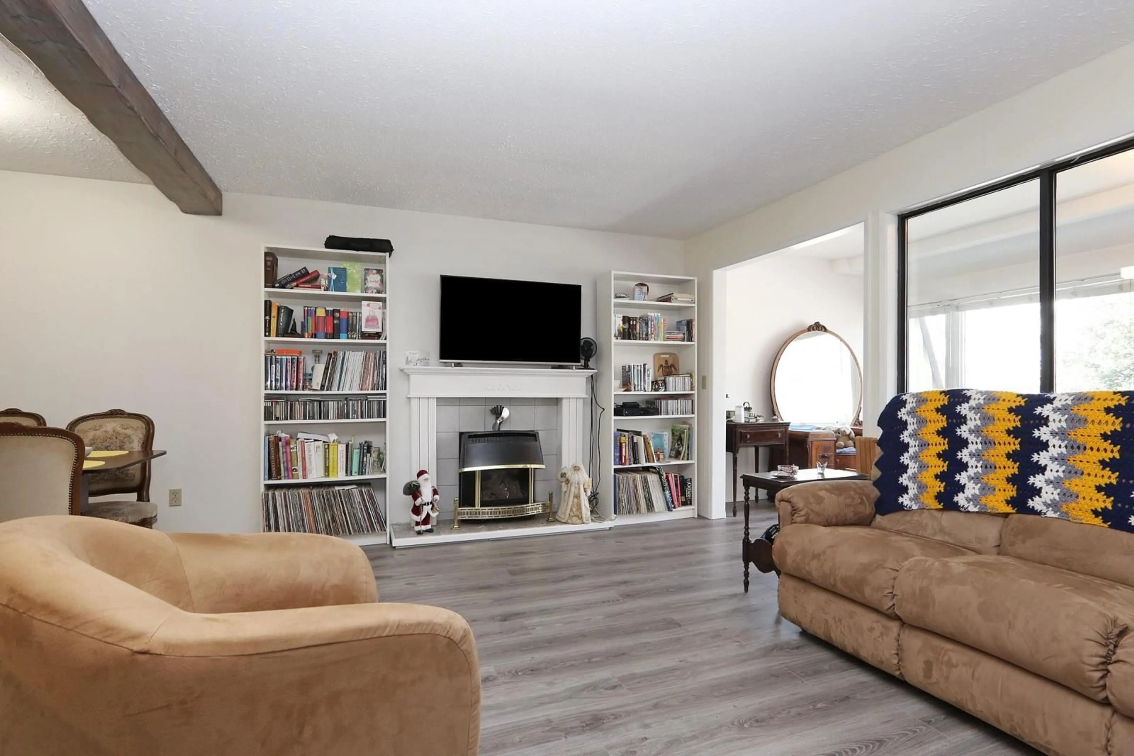 Living room, wood floors for 207 160 LILLOOET AVENUE, Harrison Hot Springs British Columbia V0M1K0