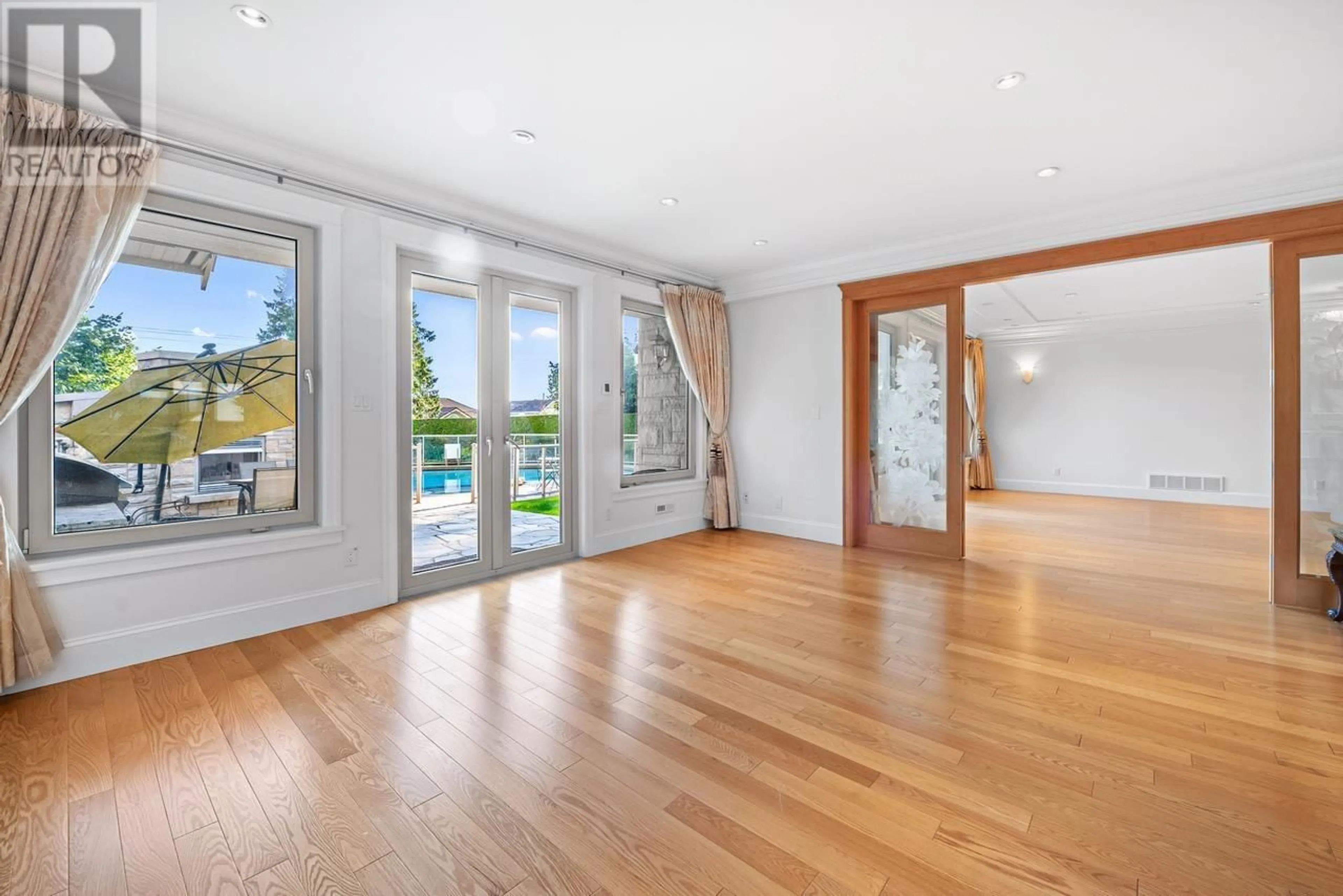 Indoor foyer, wood floors for 1361 MATHERS AVENUE, West Vancouver British Columbia V7T2G5