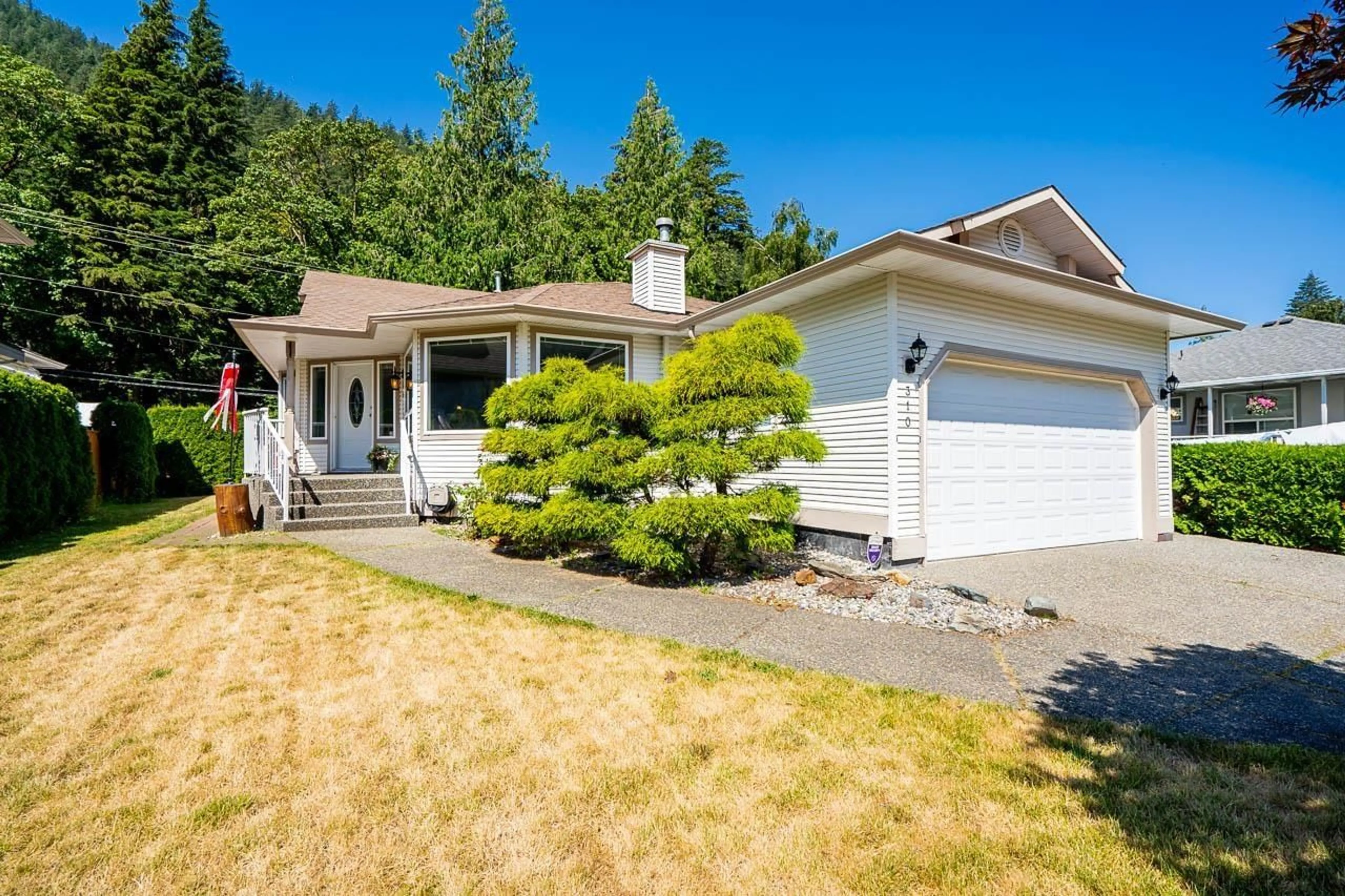 Frontside or backside of a home, cottage for 310 CHESTNUT AVENUE, Harrison Hot Springs British Columbia V0M1A3