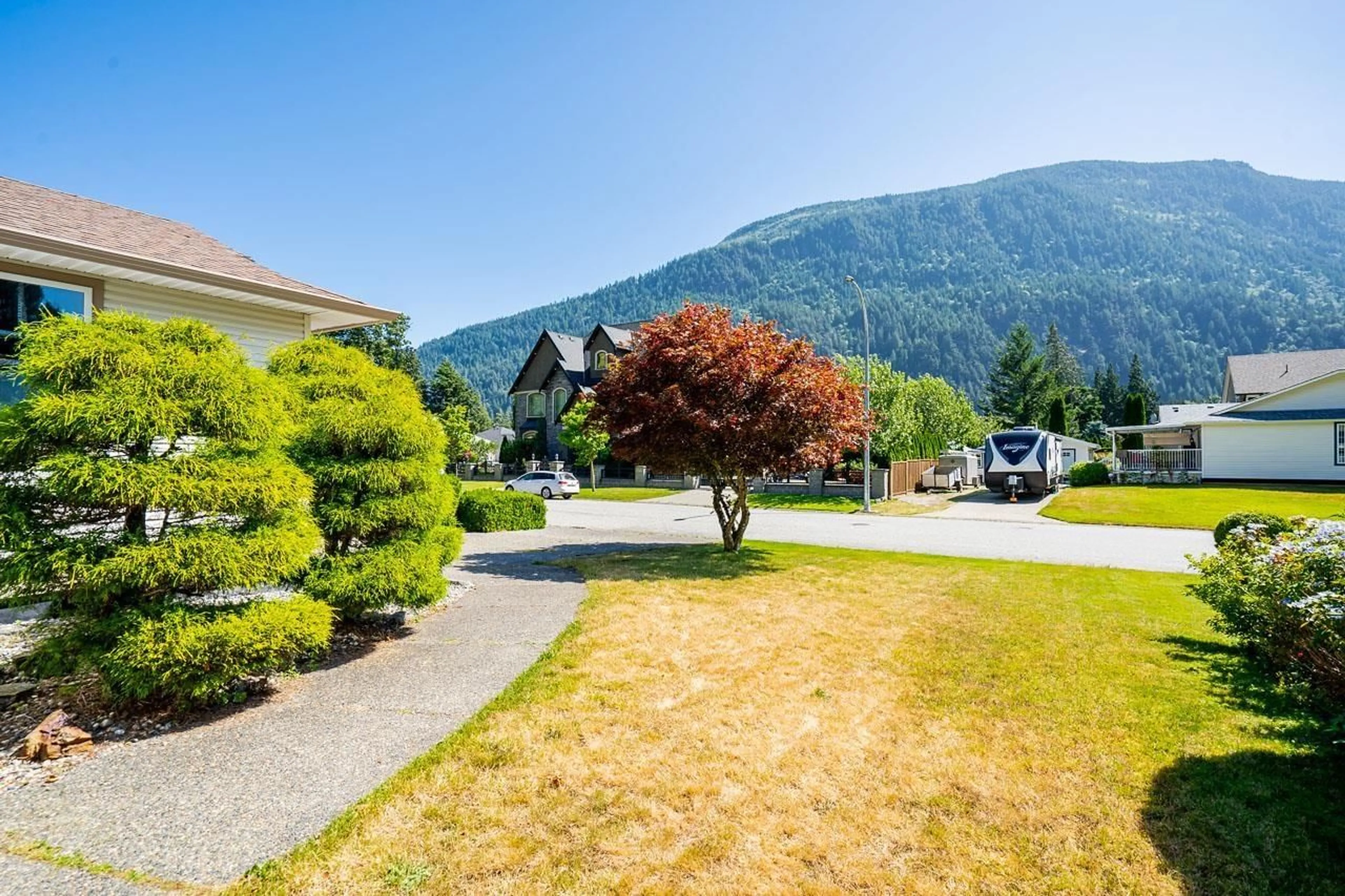 Frontside or backside of a home, cottage for 310 CHESTNUT AVENUE, Harrison Hot Springs British Columbia V0M1A3